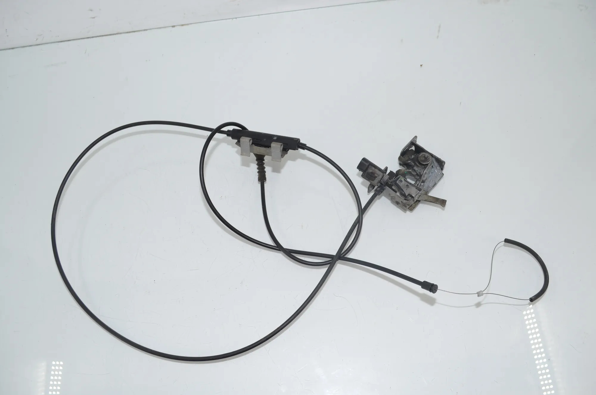 Bonnet Lock – OEM 7354257 · BMW i3 (I01) Electric 2014 – 2