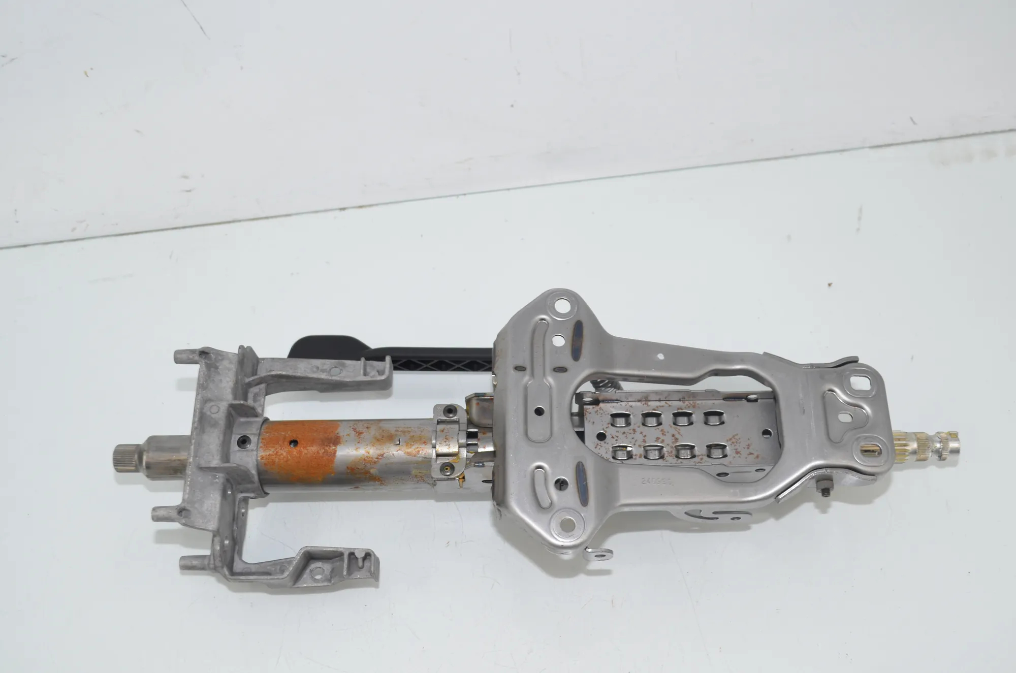 Steering Wheel Adjustment Mechanism – OEM 6865576 · BMW i3 (I01) Electric 2014 – 4