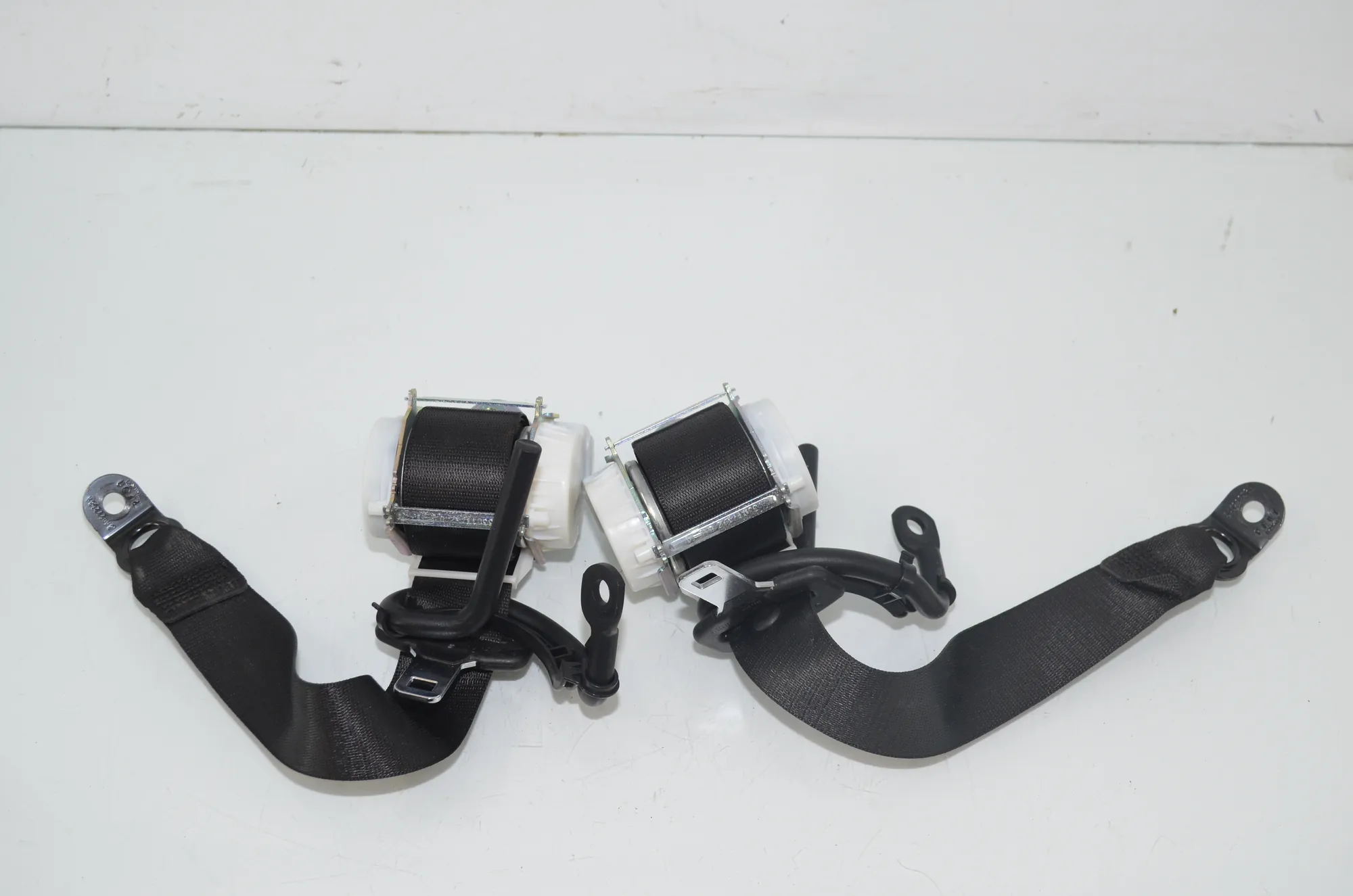Rear Left Seatbelt – OEM 7305643 · BMW i3 (I01) Electric 2014 – 2