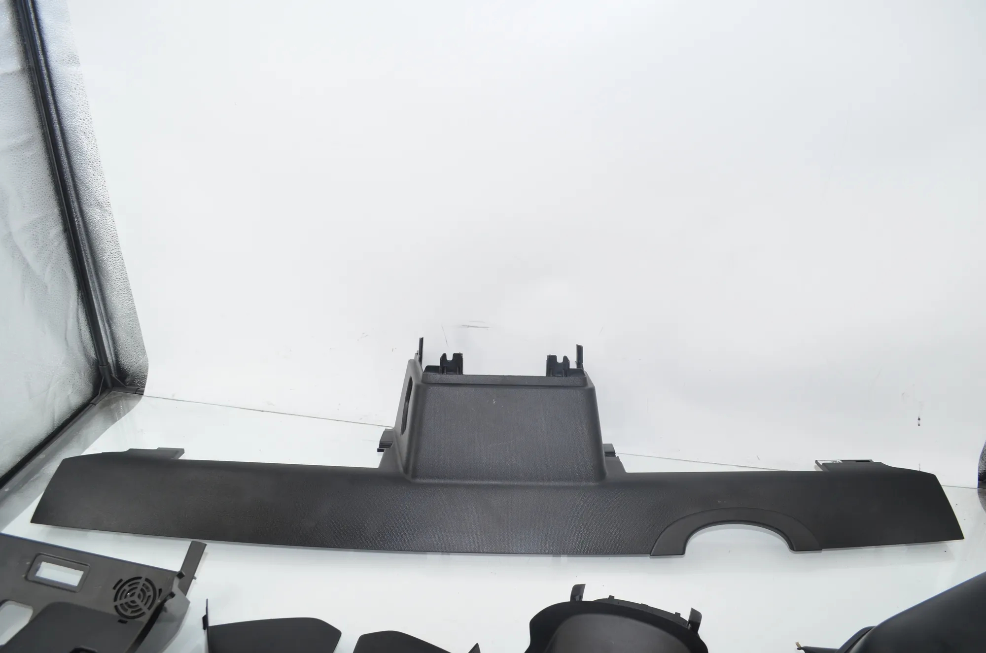 Dashboard Lower Trim – OEM 9303496 · BMW i3 (I01) Electric 2014 – 2