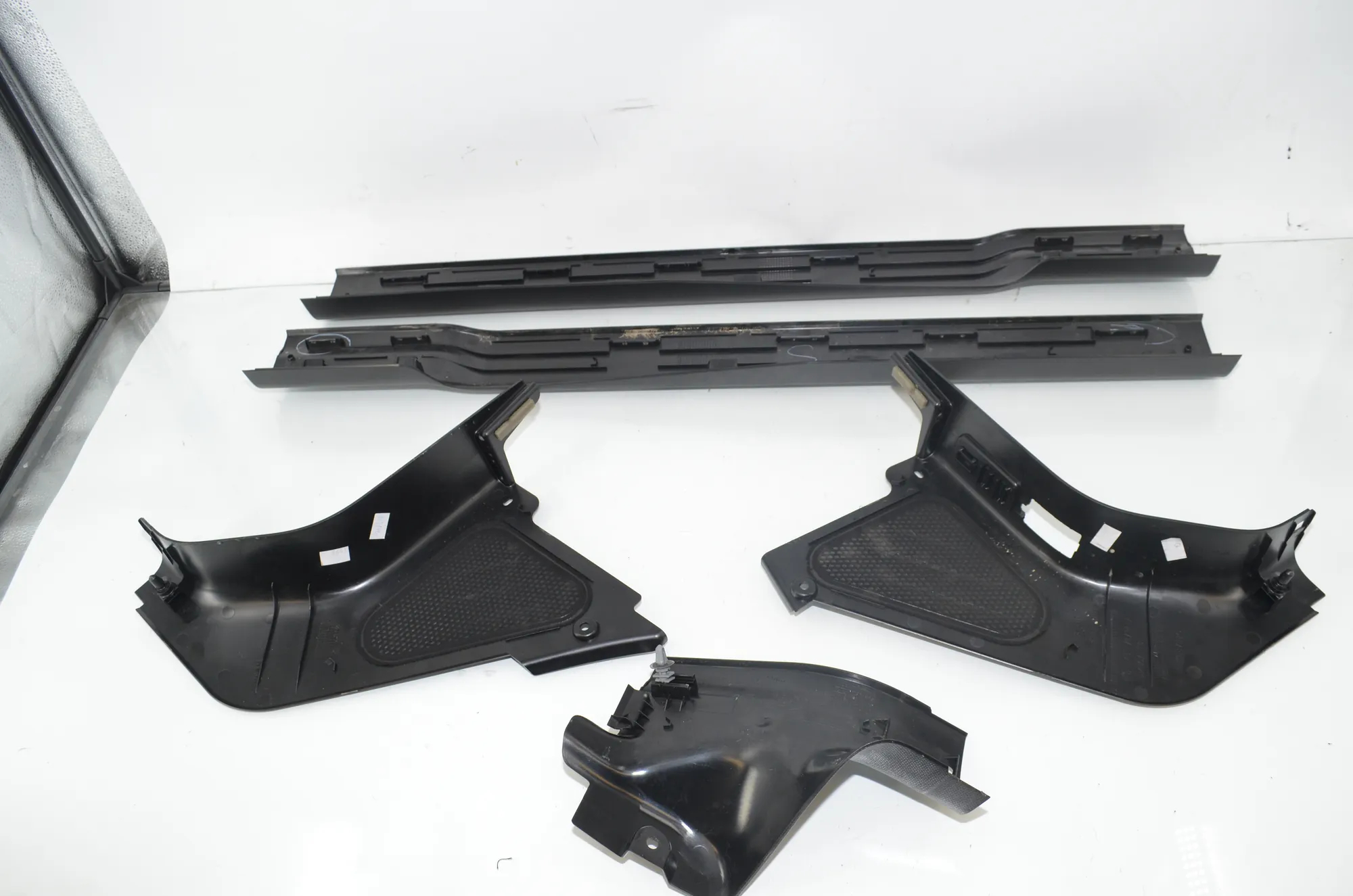 Front Right Interior Step Trim – OEM 7272418 · BMW i3 (I01) Electric 2014 – 6