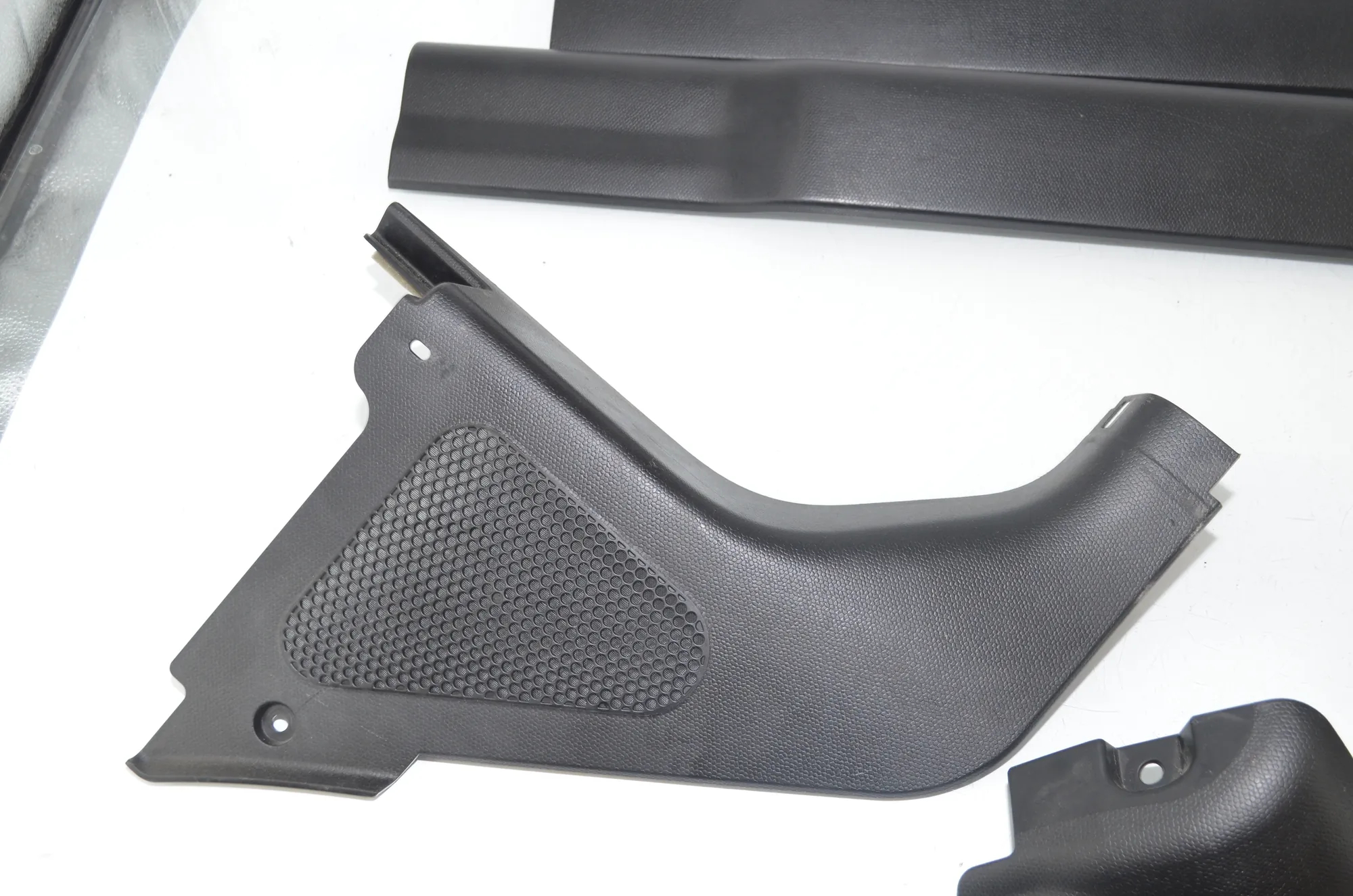 Front Right Interior Step Trim – OEM 7272418 · BMW i3 (I01) Electric 2014 – 3