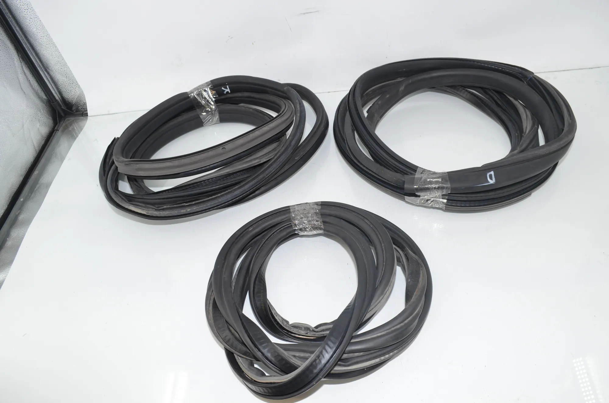 Front Left Door Seal Rubber – OEM 7361017 · BMW i3 (I01) Electric 2014