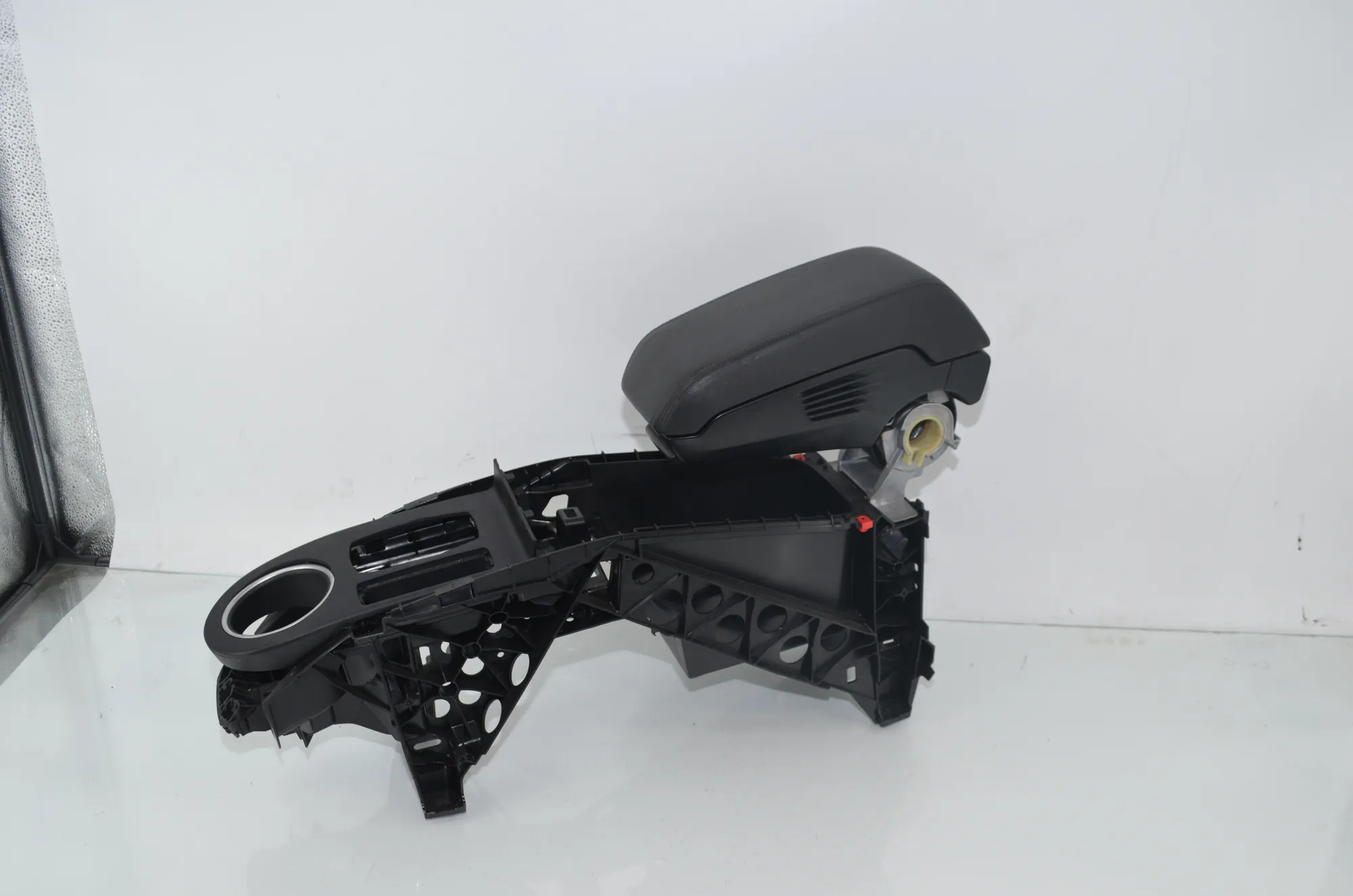 Center Console – OEM 9283166 · BMW i3 (I01) Electric 2014 – 3