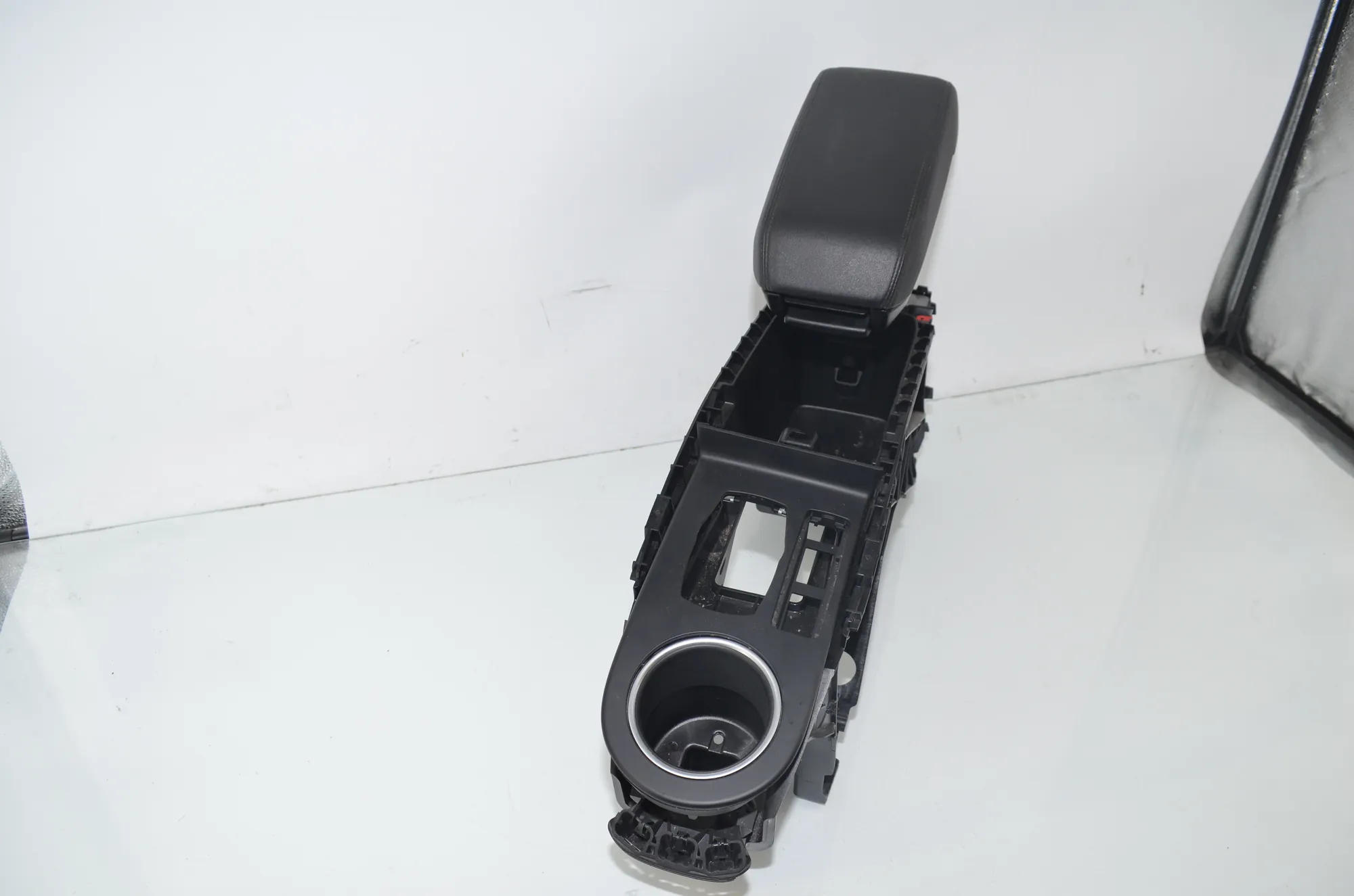 Center Console – OEM 9283166 · BMW i3 (I01) Electric 2014 – 4