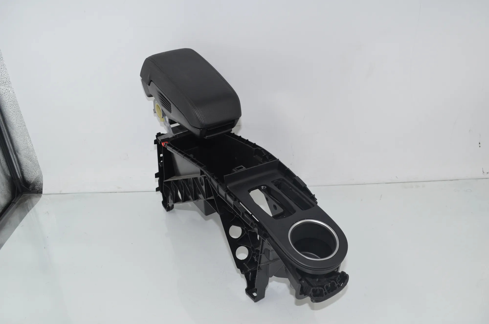 Center Console – OEM 9283166 · BMW i3 (I01) Electric 2014 – 2