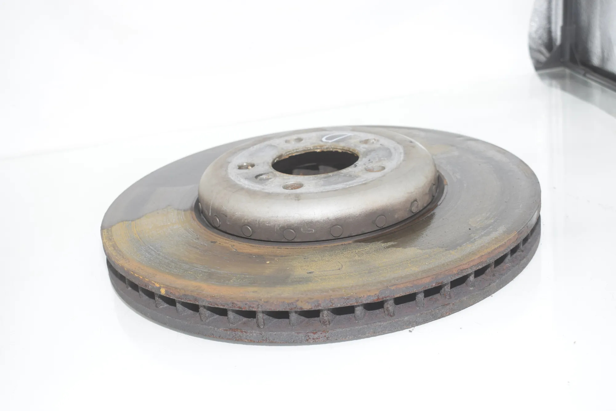Front Right Brake Disc – OEM 6894383 · BMW 5 Touring (F11) M 550 d xDrive 2016 – 3