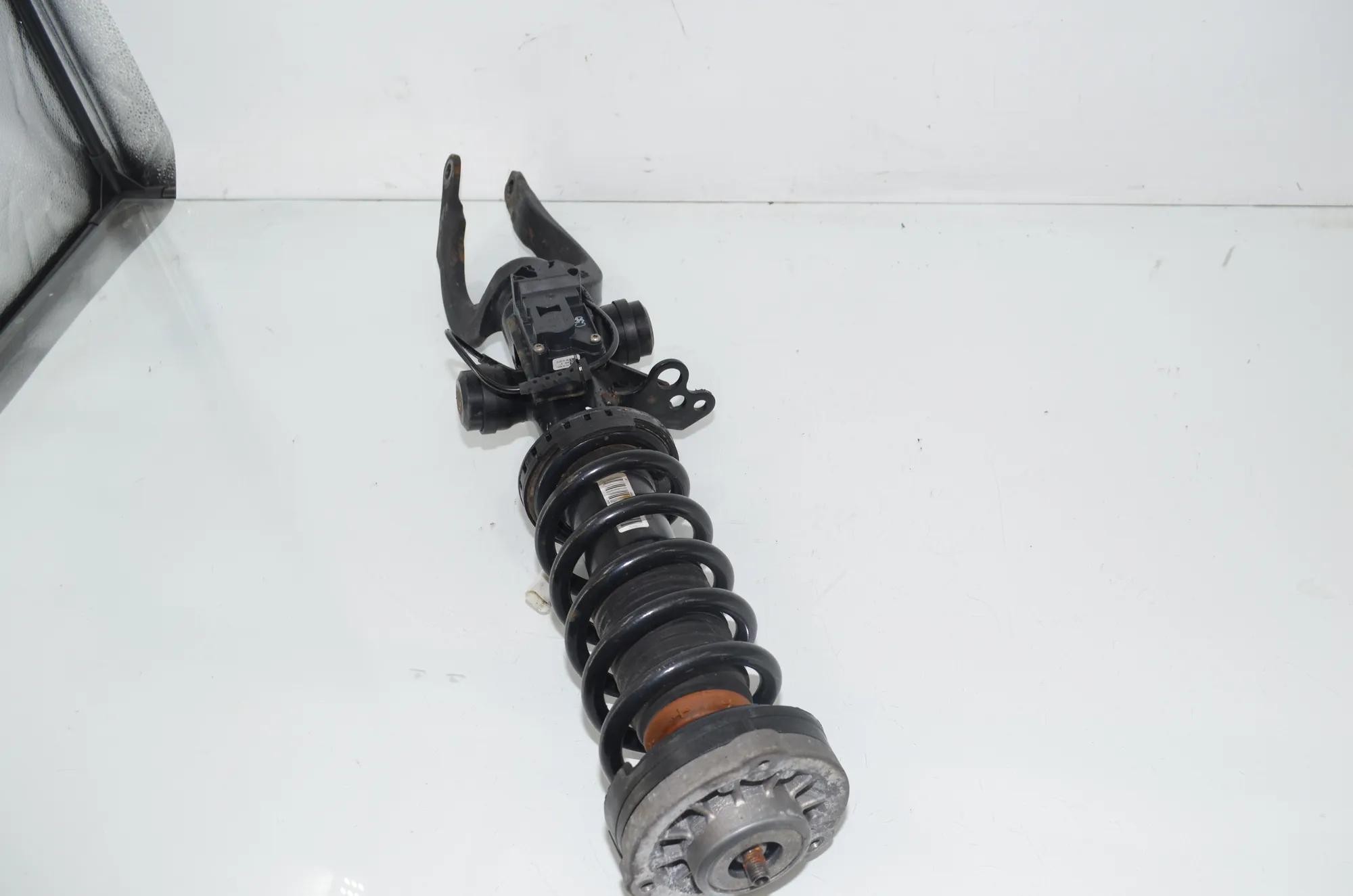 Front Left Shock Absorber – OEM 6856983 · BMW 5 Touring (F11) M 550 d xDrive 2016 – 2
