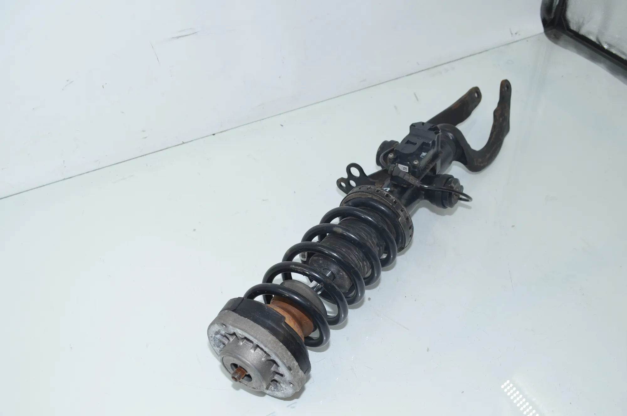 Front Right Shock Absorber – OEM 6856984 · BMW 5 Touring (F11) M 550 d xDrive 2016 – 3
