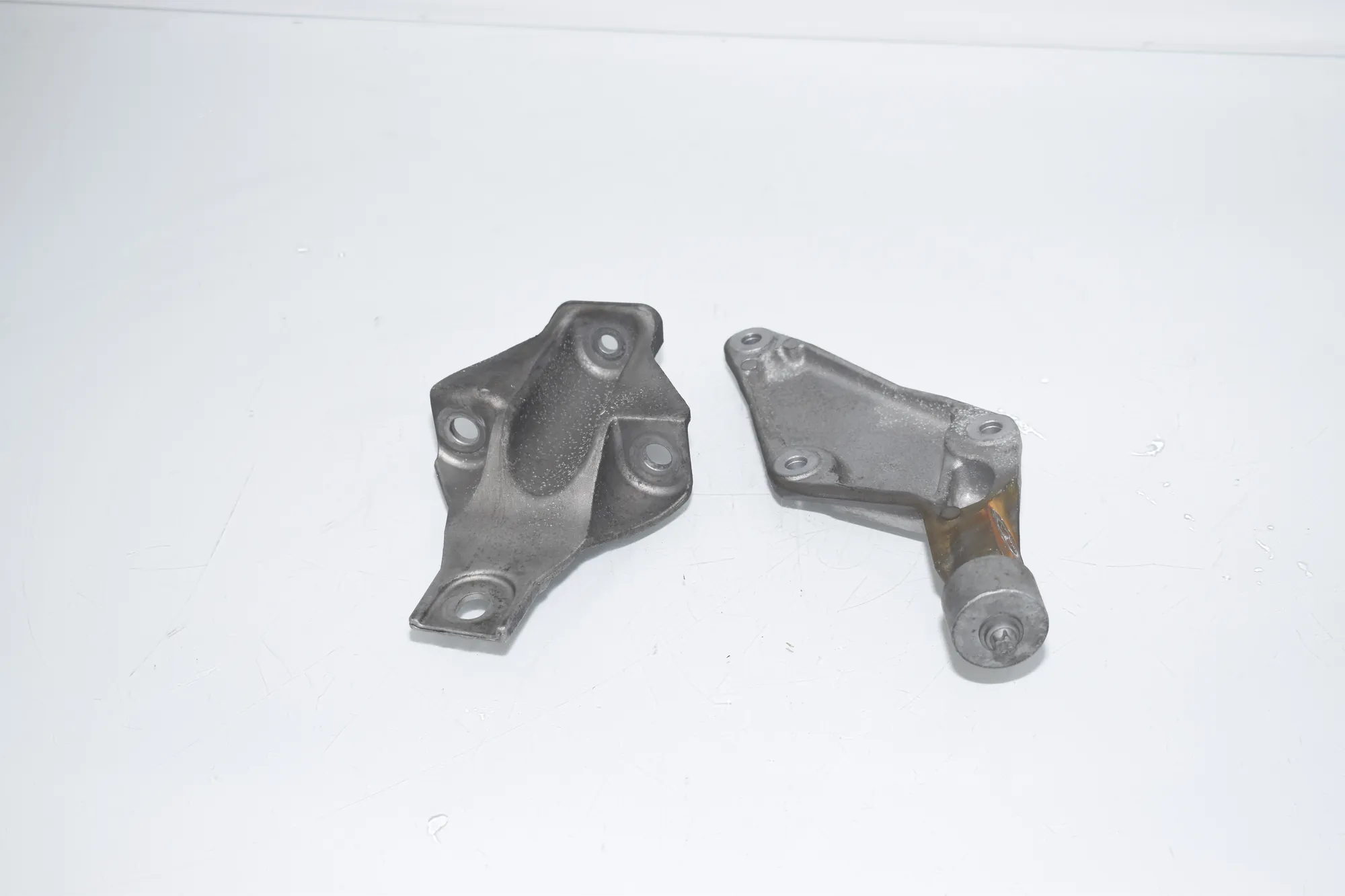 Left Side Engine Bracket – OEM 6788561 · BMW 5 (F10) 530 d xDrive 2011 – 3