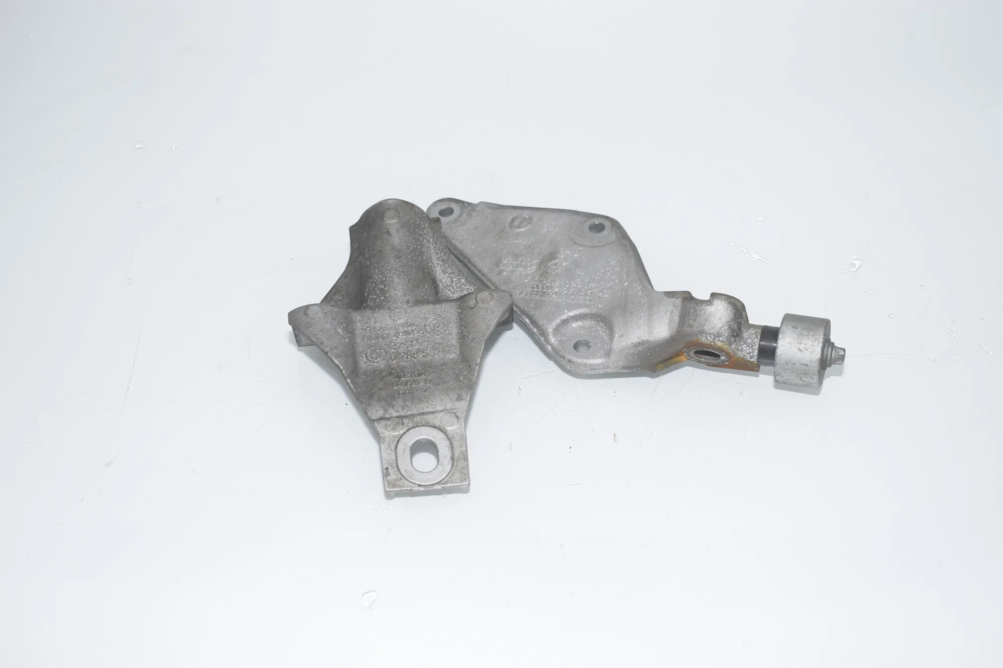 Left Side Engine Bracket – OEM 6788561 · BMW 5 (F10) 530 d xDrive 2011