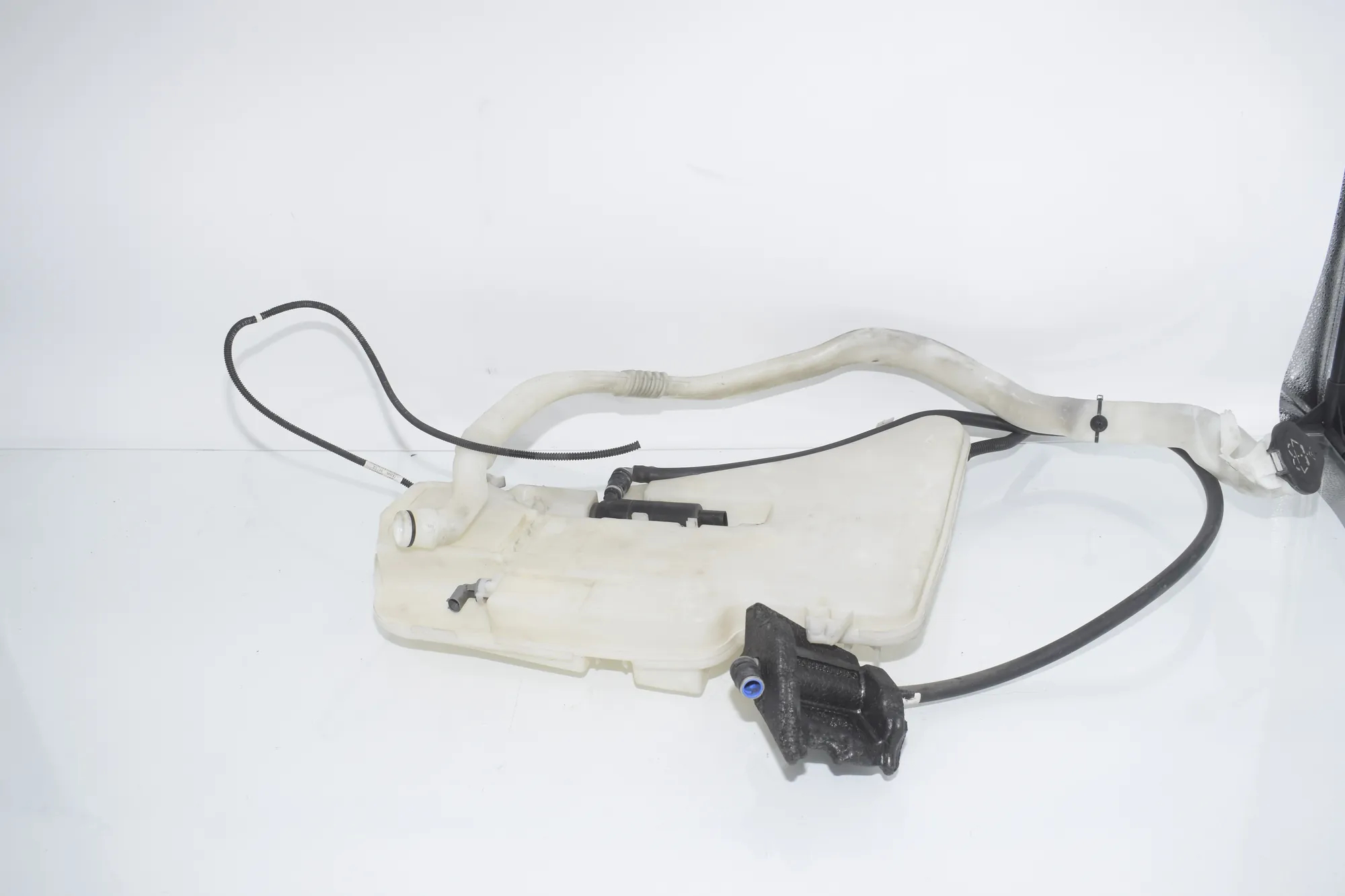 Window Washer Tank – OEM 7178747 · BMW 5 (F10) 530 d xDrive 2011 – 3