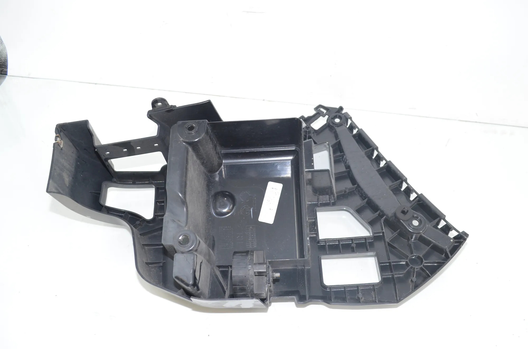 Rear Right Bumper Bracket – OEM 8056482 · BMW X6 (F16, F86) M 2017 – 3