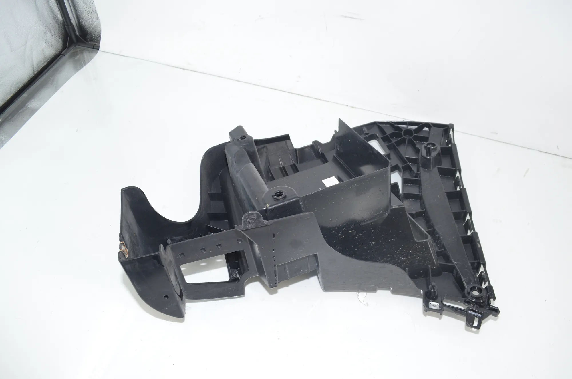 Rear Left Bumper Bracket – OEM 8056481 · BMW X6 (F16, F86) M 2017 – 4