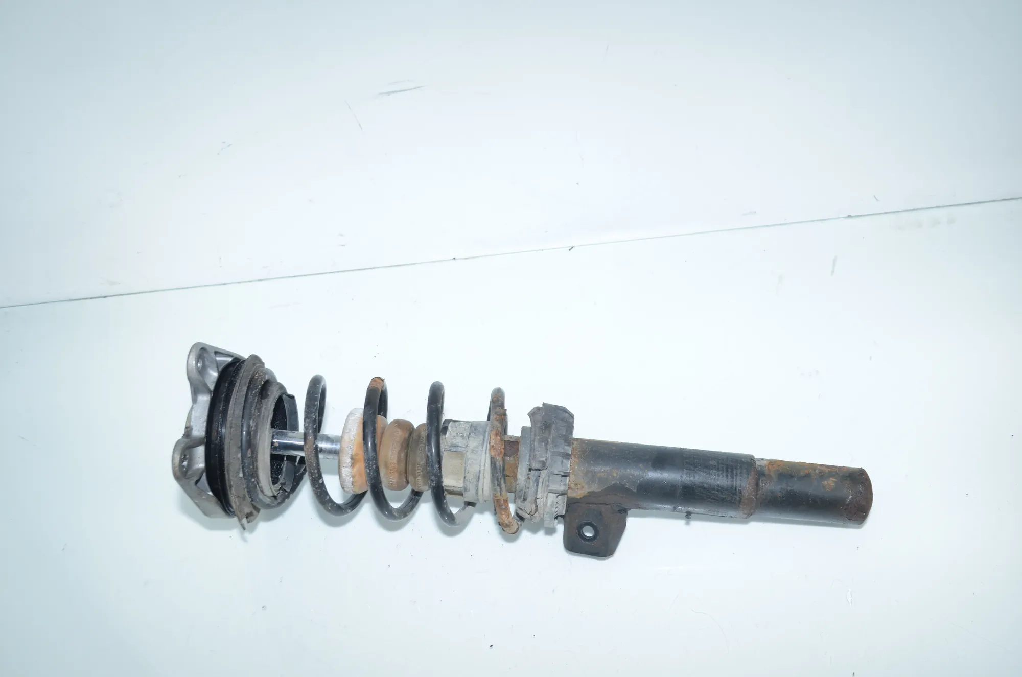 Front Right Shock Absorber – OEM 6880098 · BMW i3 (I01) Electric 2014 – 4