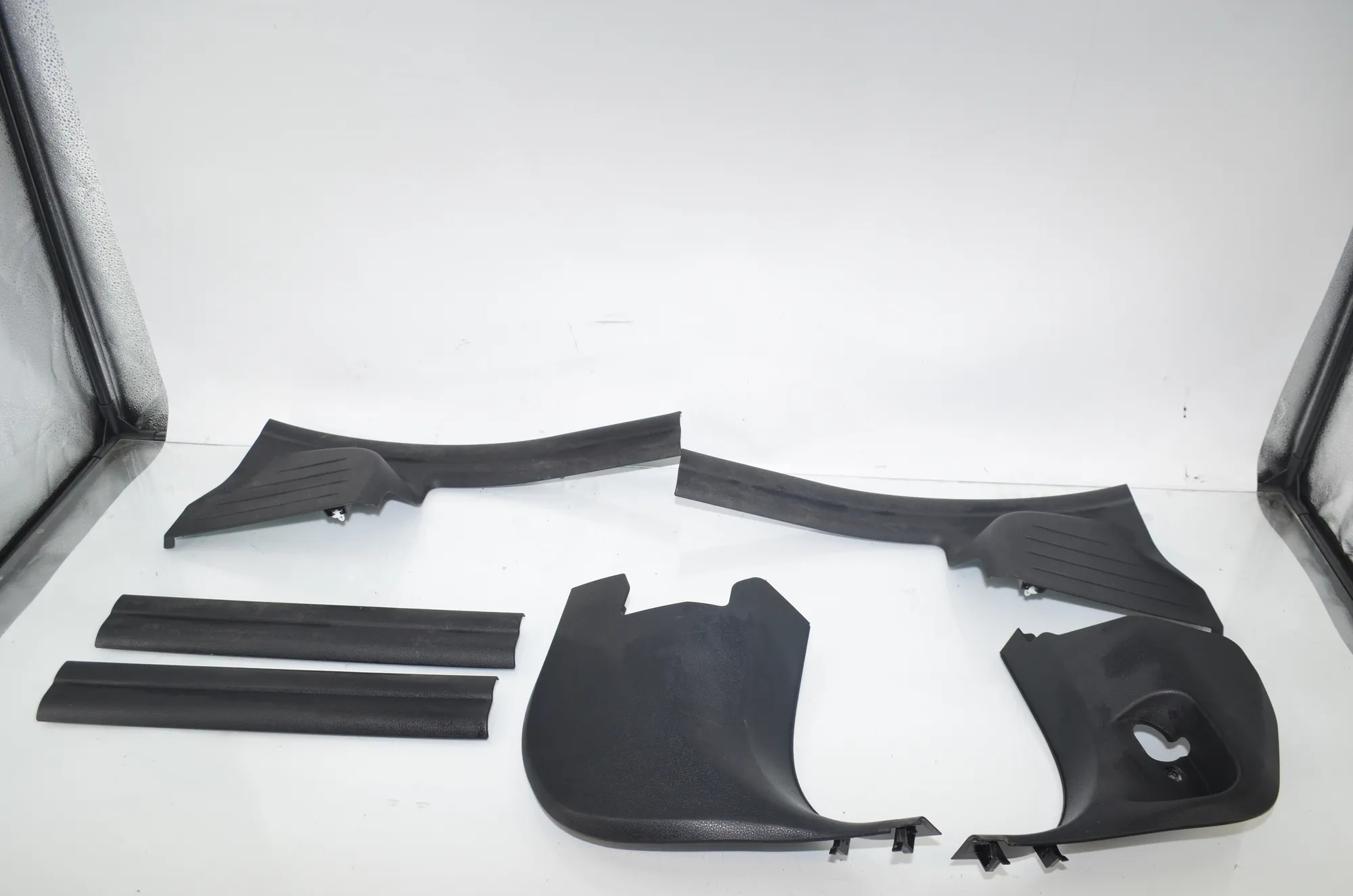Front Right Interior Step Trim – OEM 7298814 · BMW 2 Gran Tourer (F46) 216 d 2015