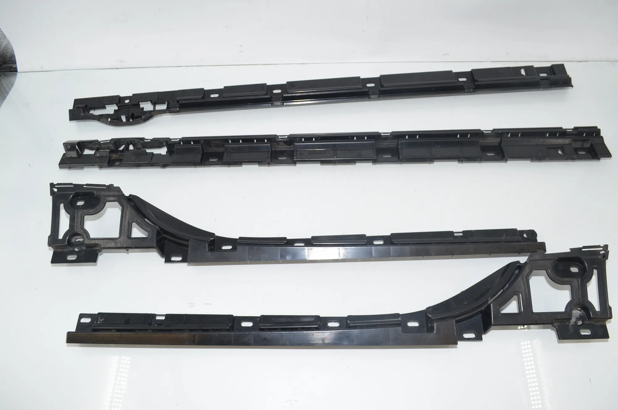 Sideskirt Bracket – OEM 7201257 · BMW 5 Gran Turismo (F07) 530 d 2009 – 3