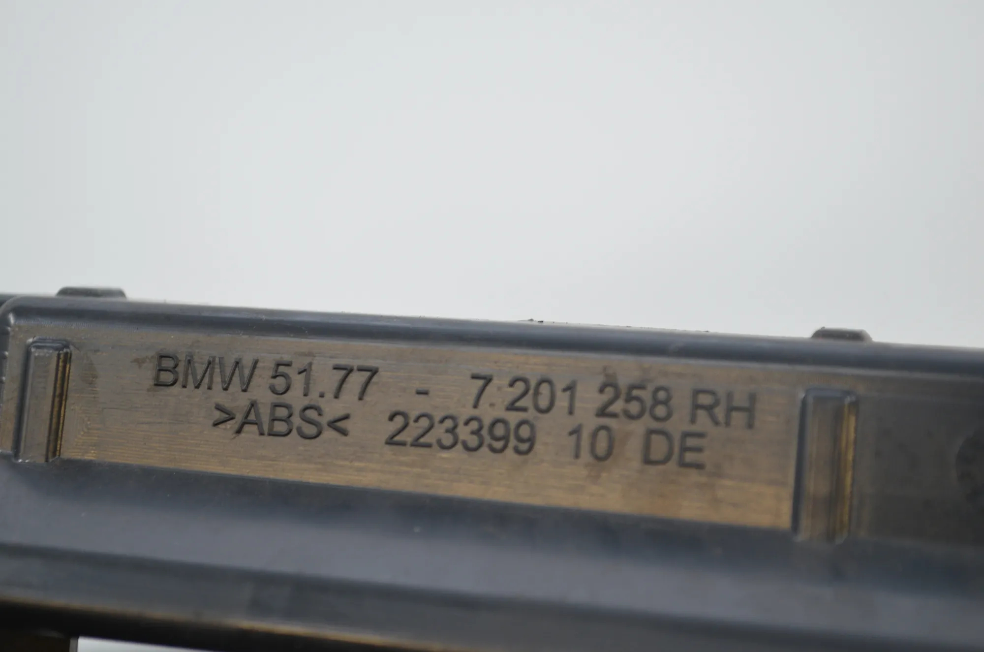 Sideskirt Bracket – OEM 7201257 · BMW 5 Gran Turismo (F07) 530 d 2009 – 6