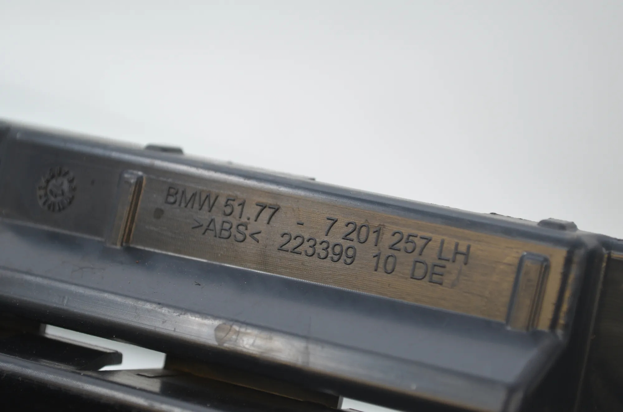 Sideskirt Bracket – OEM 7201257 · BMW 5 Gran Turismo (F07) 530 d 2009 – 5