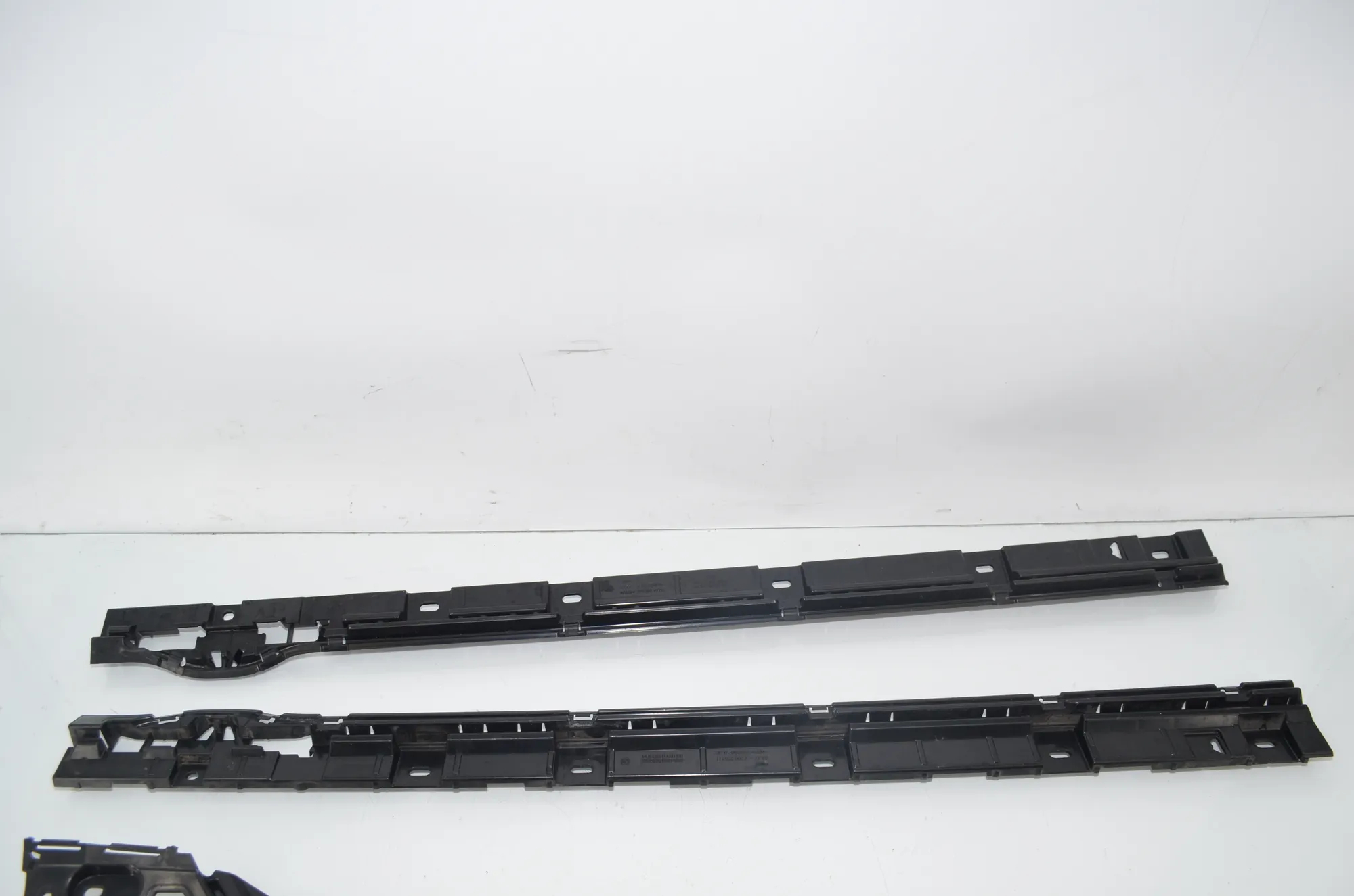 Sideskirt Bracket – OEM 7201257 · BMW 5 Gran Turismo (F07) 530 d 2009 – 2