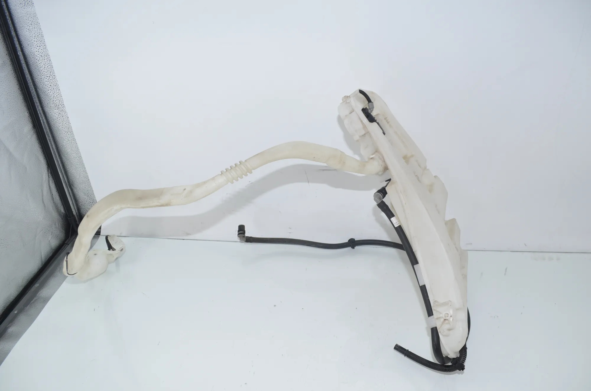 Window Washer Tank – OEM 7269667 · BMW 5 Gran Turismo (F07) 530 d 2009 – 3