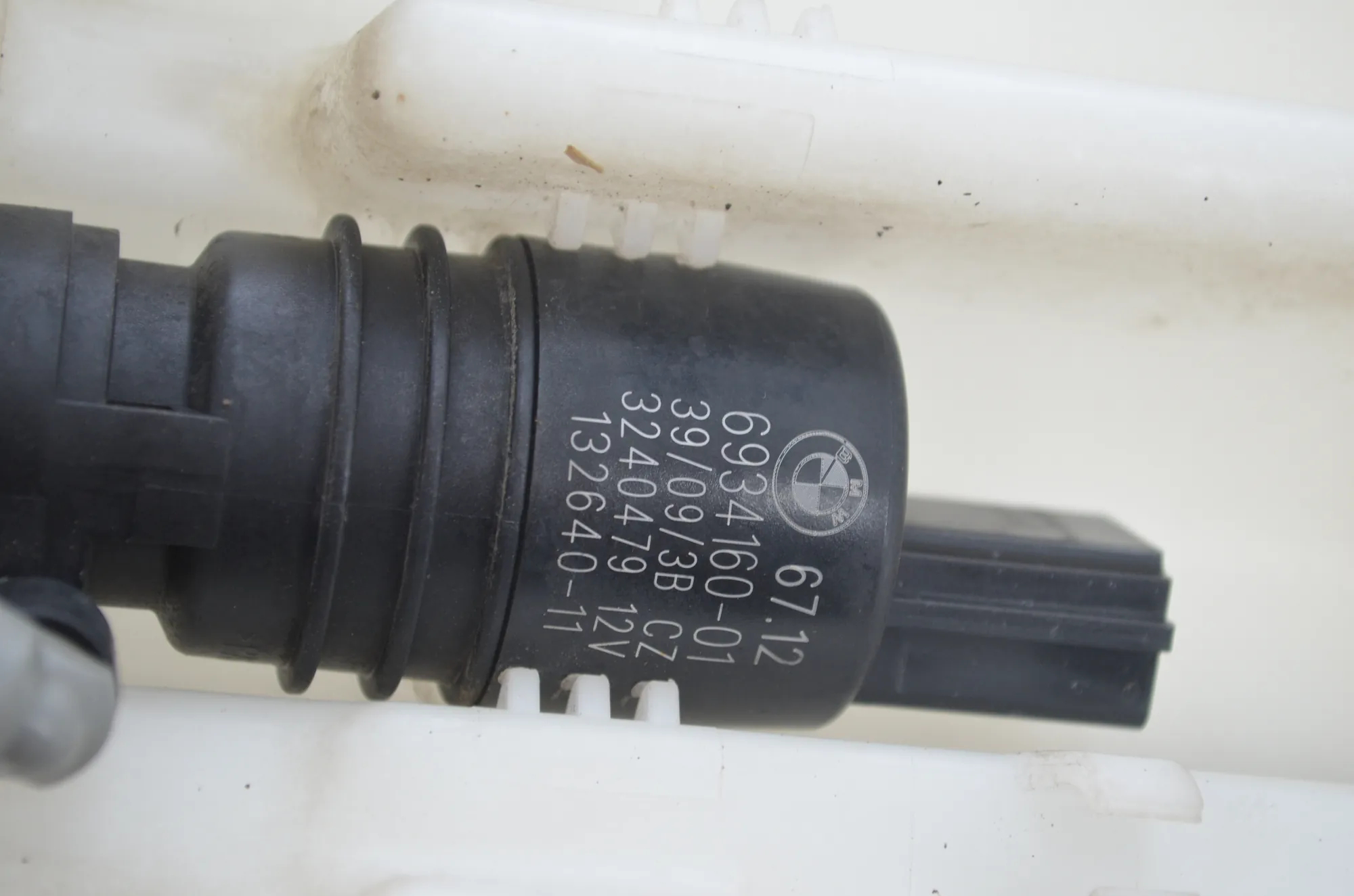 Window Washer Tank – OEM 7269667 · BMW 5 Gran Turismo (F07) 530 d 2009 – 4