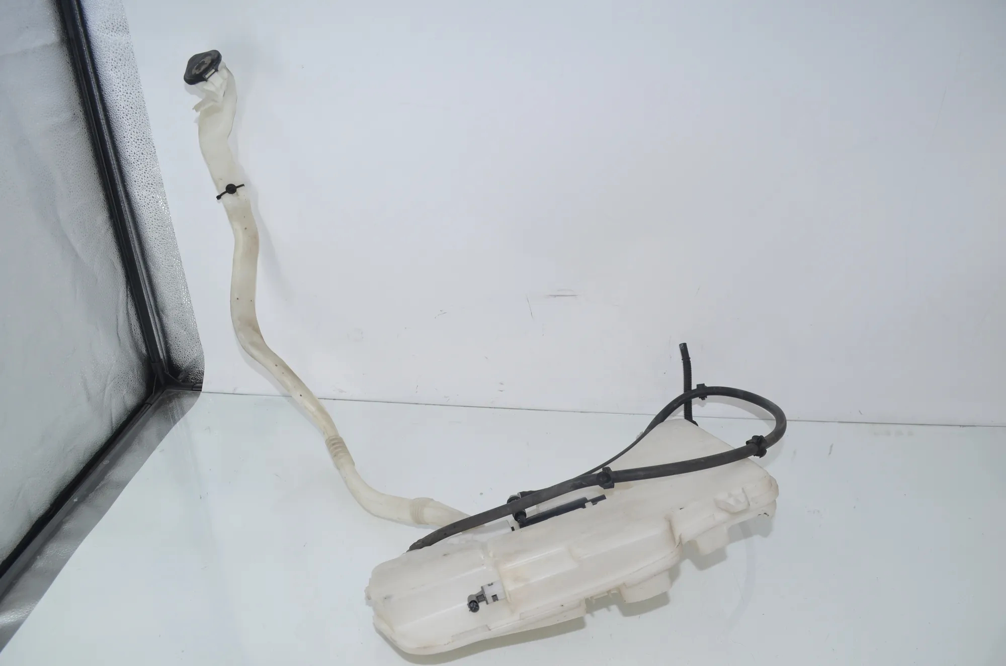 Window Washer Tank – OEM 7269667 · BMW 5 Gran Turismo (F07) 530 d 2009 – 2