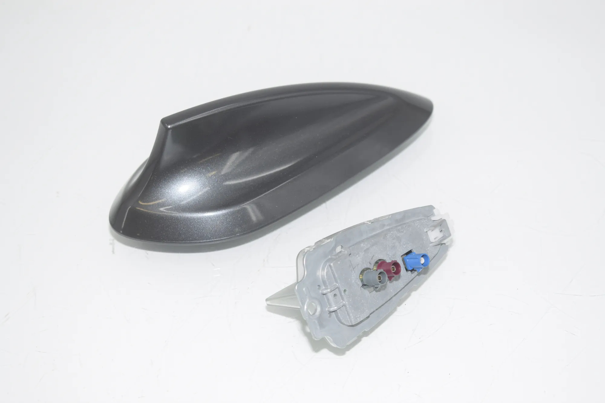 Antenna Trim – OEM 9252257 · BMW 2 Gran Tourer (F46) 216 d 2015 – 2