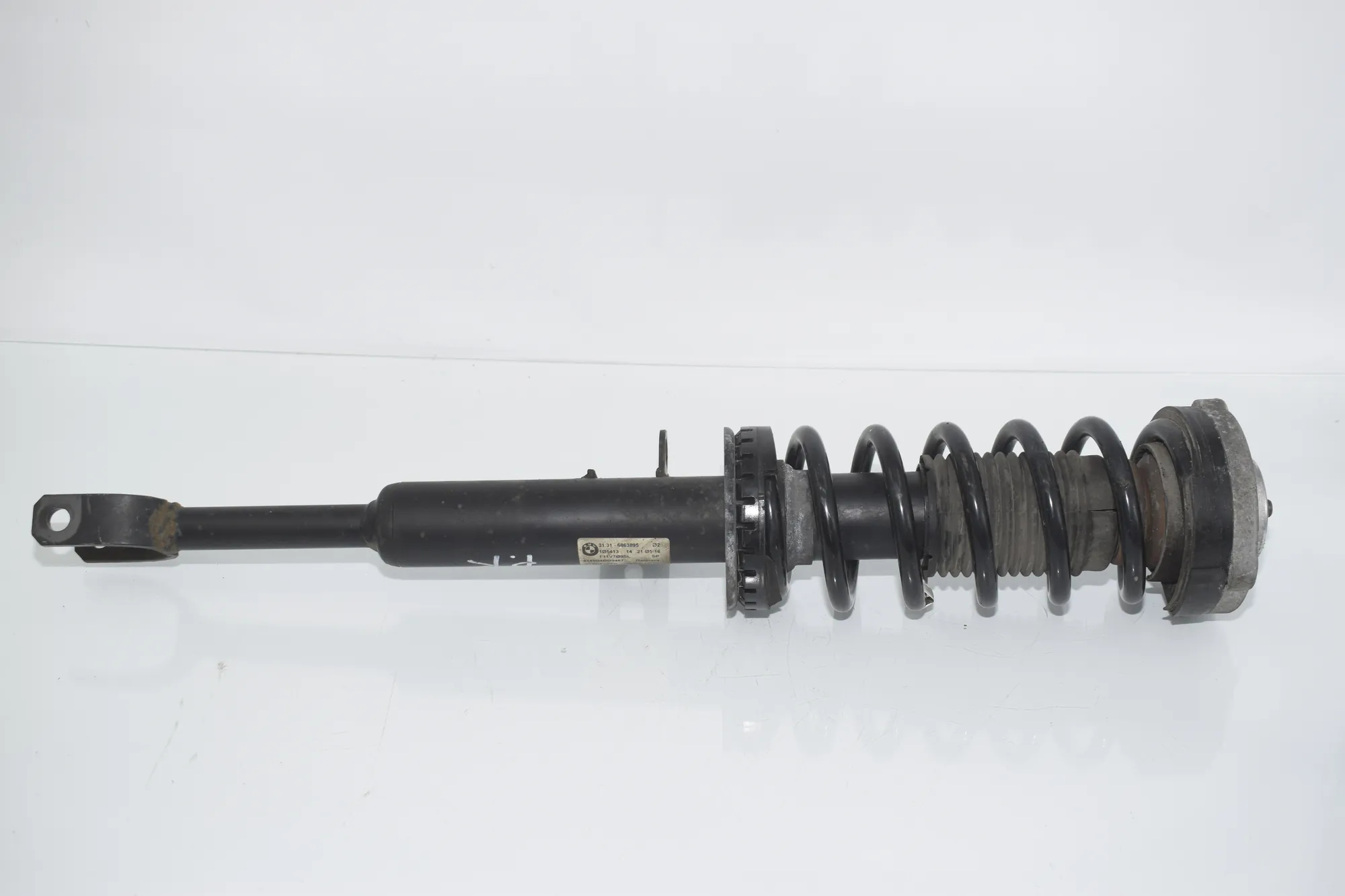 Front Left Shock Absorber – OEM 6863895 · BMW 5 Touring (F11) 530 d 2016