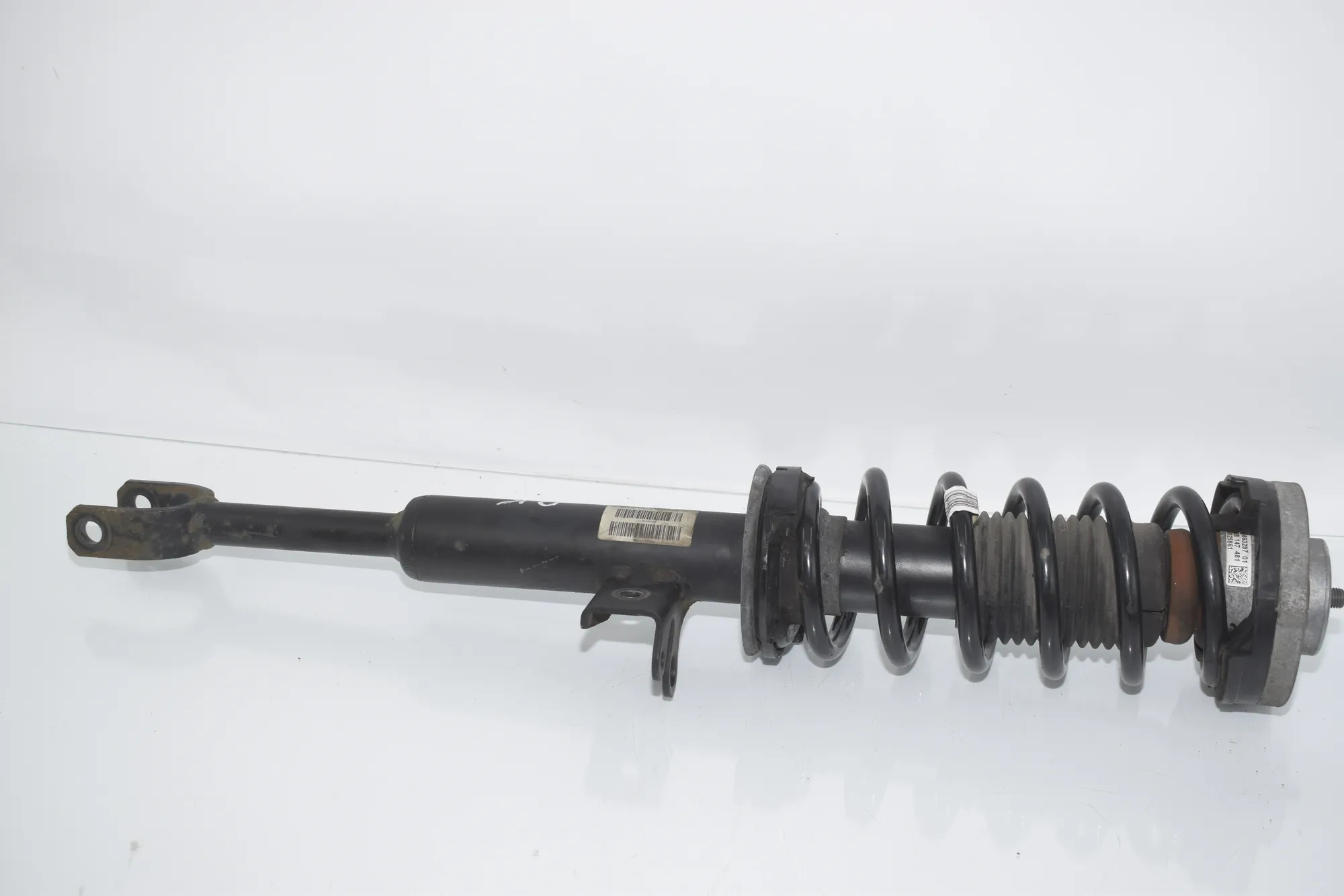 Front Left Shock Absorber – OEM 6863895 · BMW 5 Touring (F11) 530 d 2016 – 2