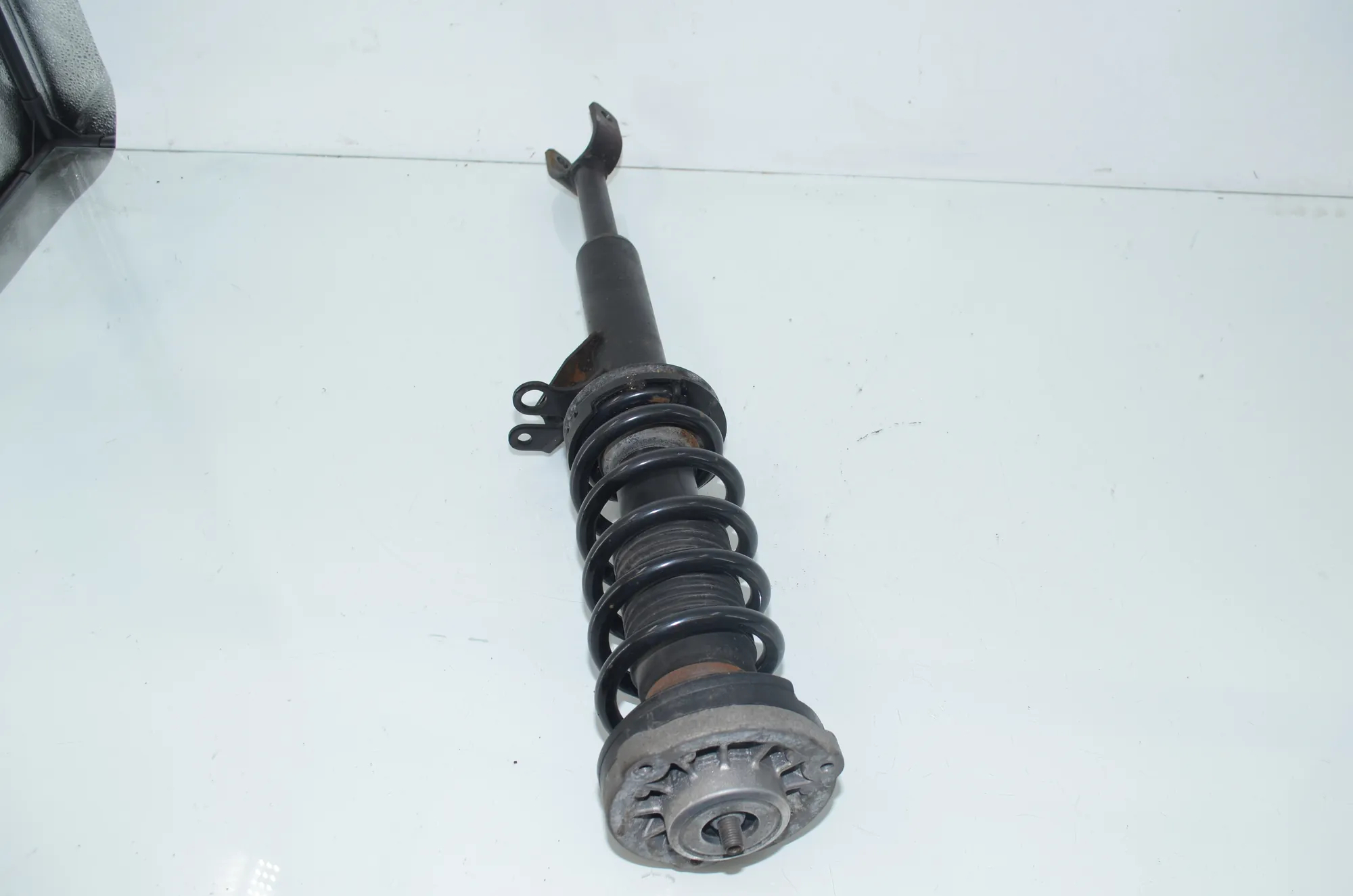 Front Right Shock Absorber – OEM 6863898 · BMW 5 Touring (F11) 530 d 2016 – 3