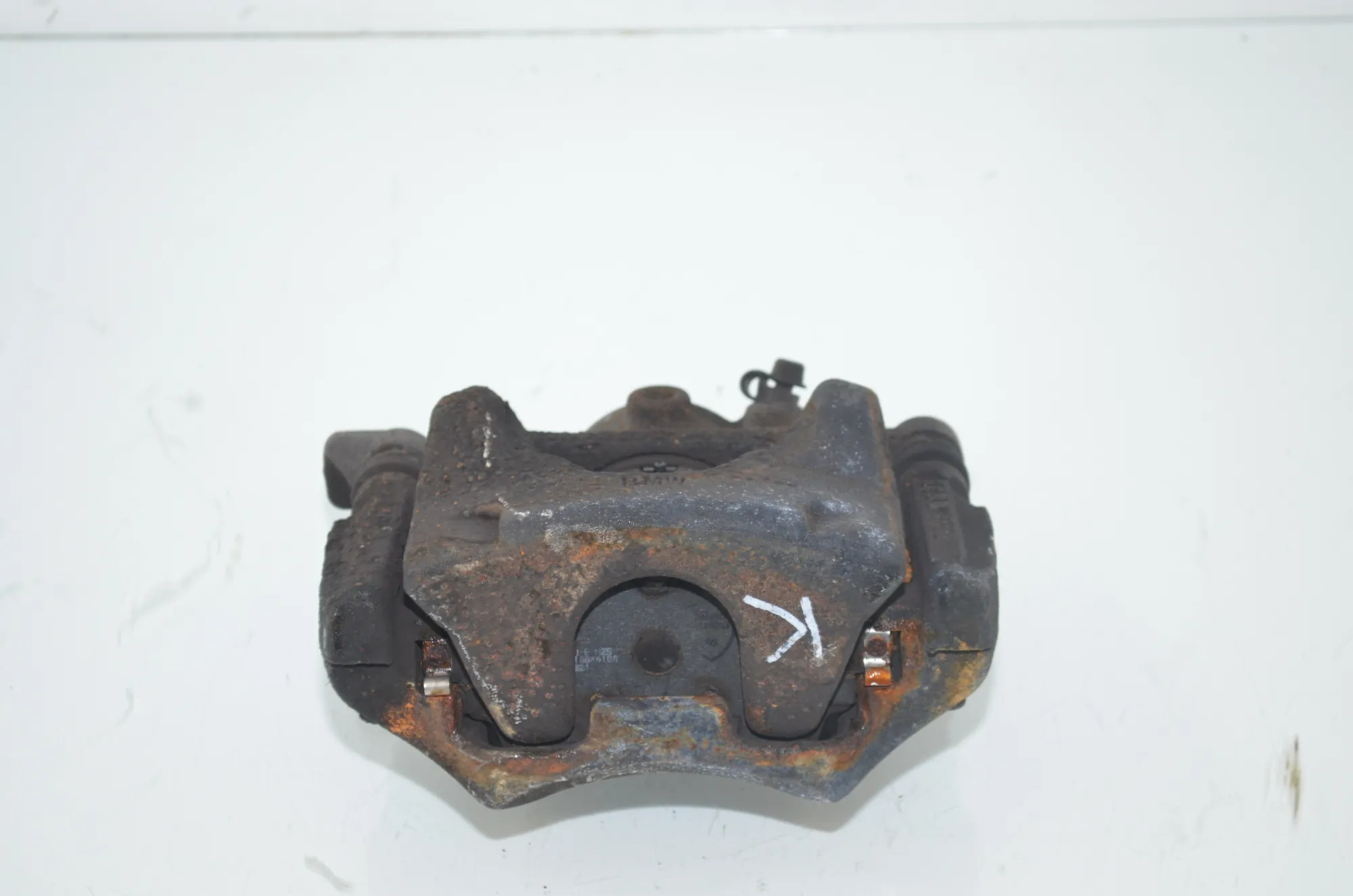 Front Left Brake Caliper – OEM 6860263 · BMW 2 Gran Tourer (F46) 216 d 2015