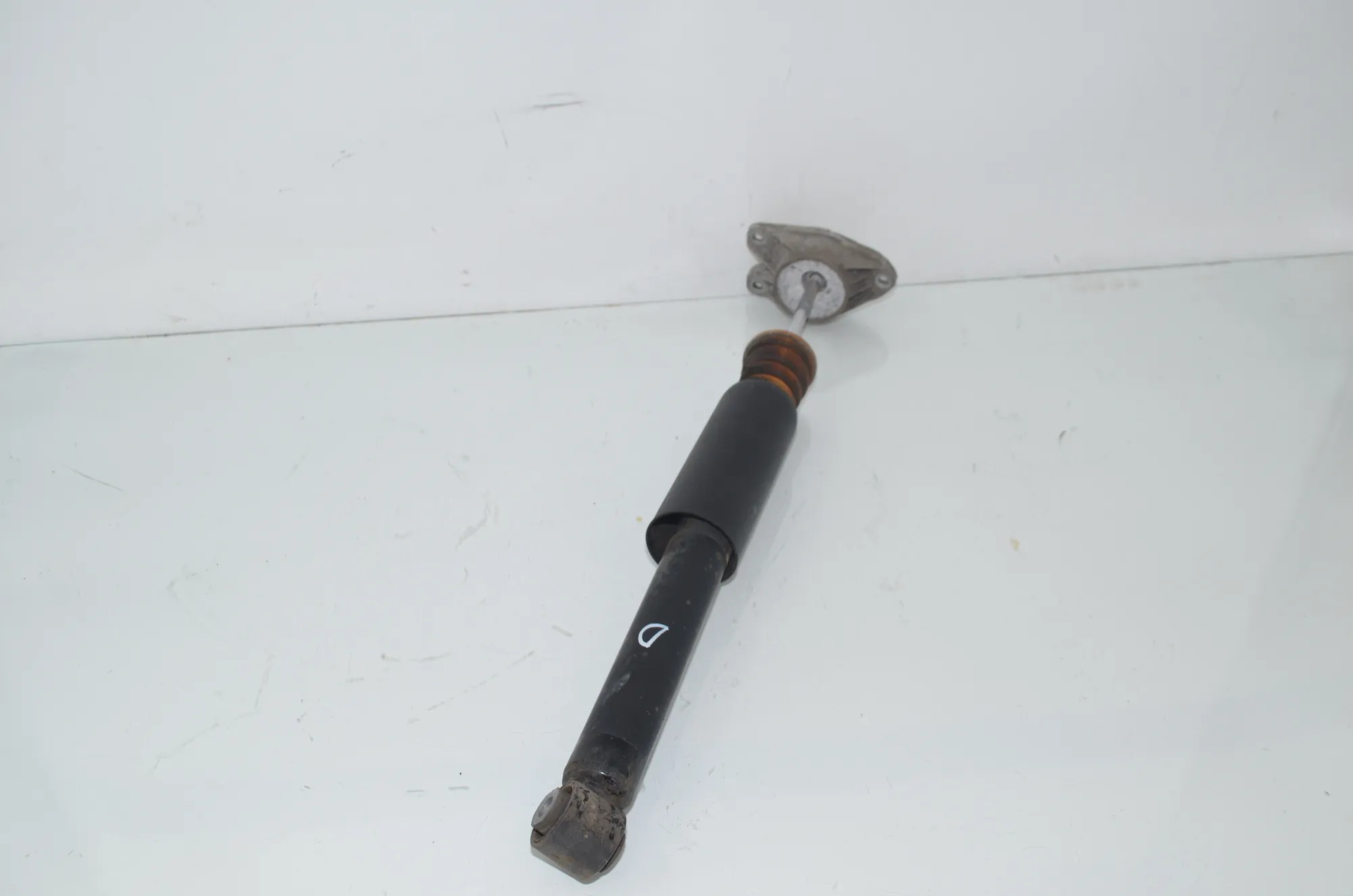 Rear Right Shock Absorber – OEM 6857465 · BMW 2 Gran Tourer (F46) 216 d 2015 – 2
