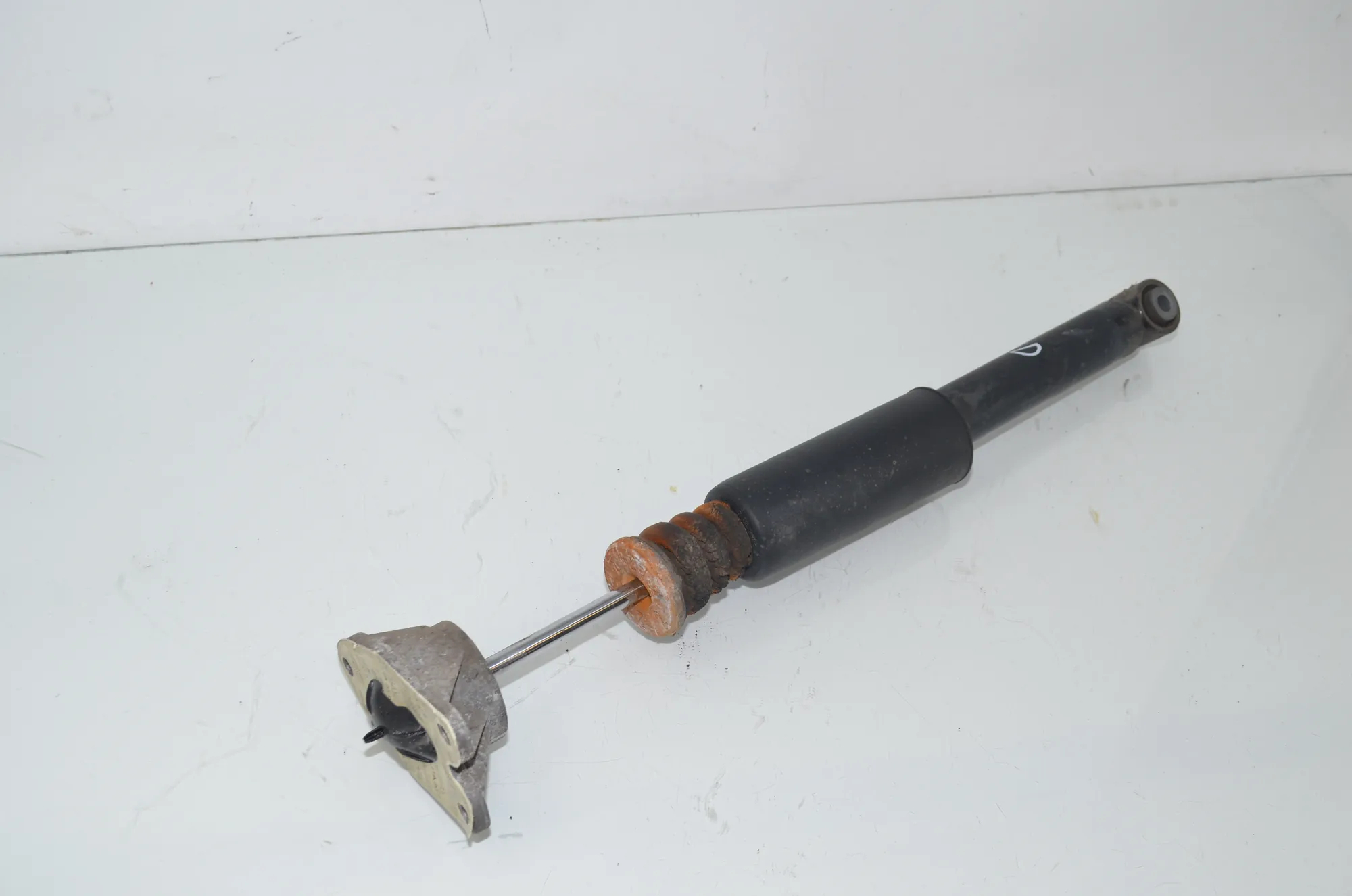 Rear Right Shock Absorber – OEM 6857465 · BMW 2 Gran Tourer (F46) 216 d 2015 – 3