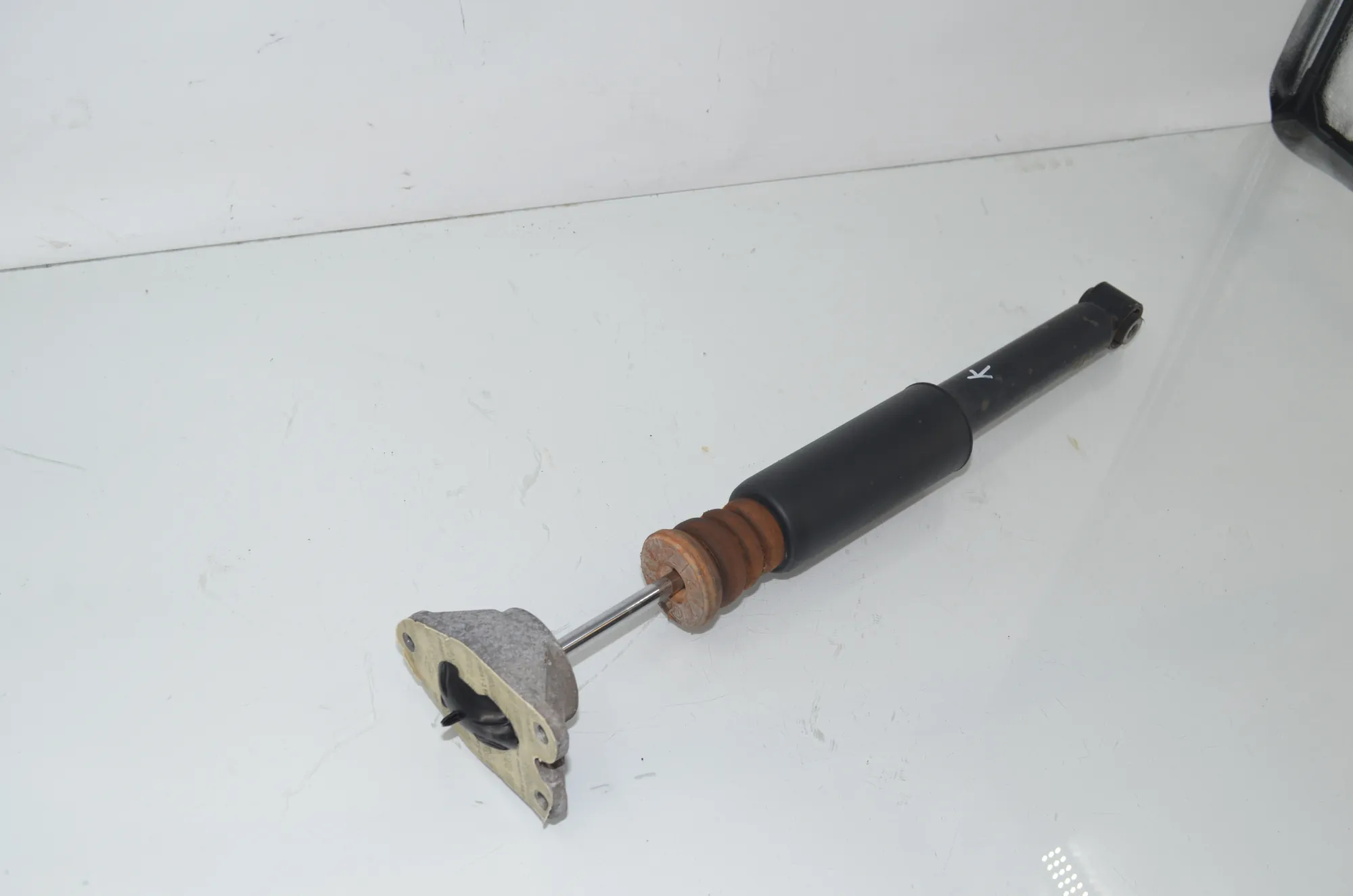 Rear Left Shock Absorber – OEM 6857465 · BMW 2 Gran Tourer (F46) 216 d 2015 – 3
