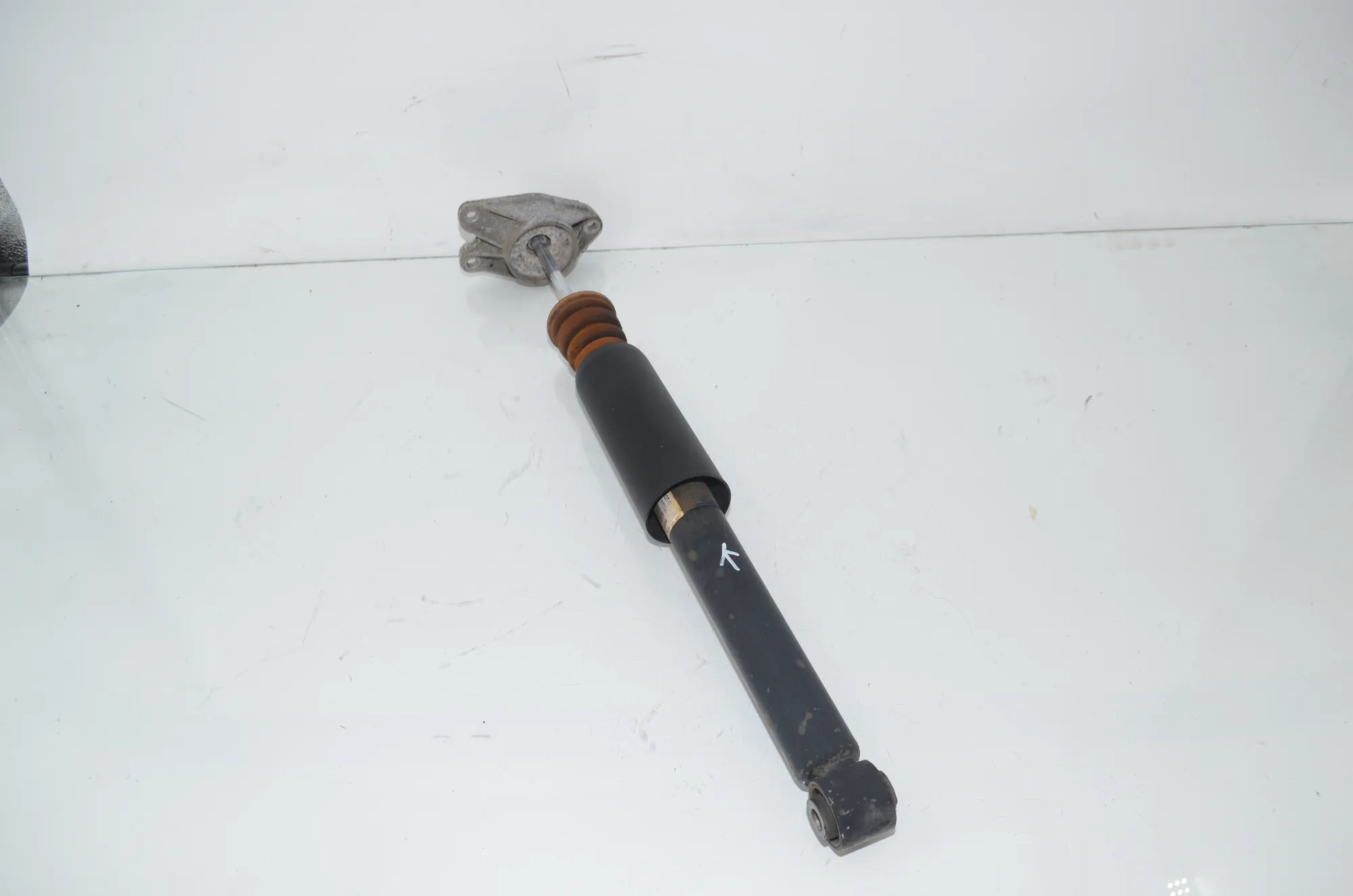 Rear Left Shock Absorber – OEM 6857465 · BMW 2 Gran Tourer (F46) 216 d 2015 – 2