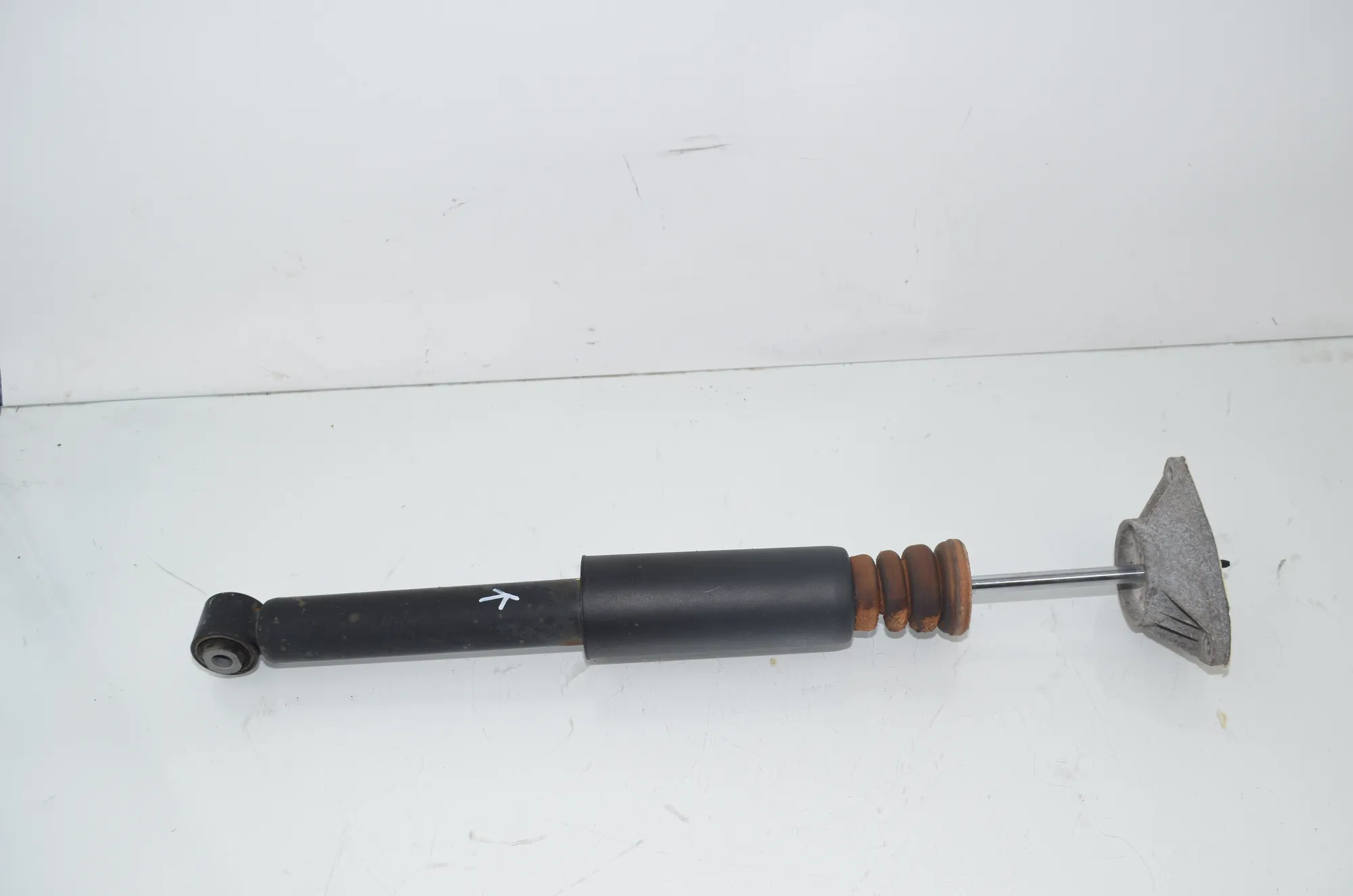 Rear Left Shock Absorber – OEM 6857465 · BMW 2 Gran Tourer (F46) 216 d 2015