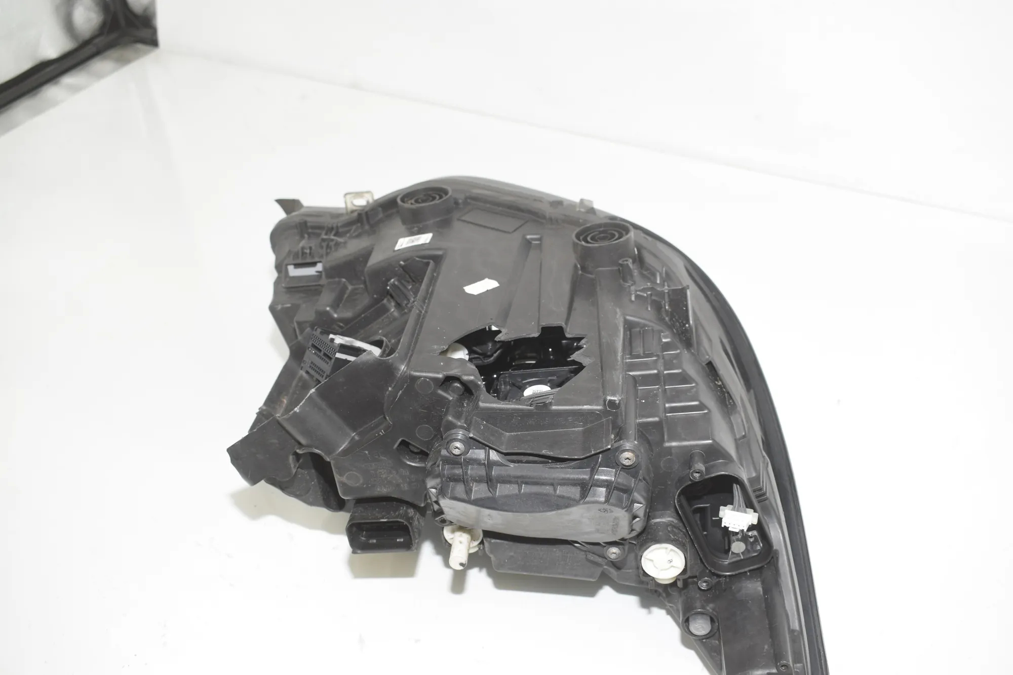 Front Left Headlight – OEM 9853413 · BMW i3 (I01) s Electric 2020 – 6