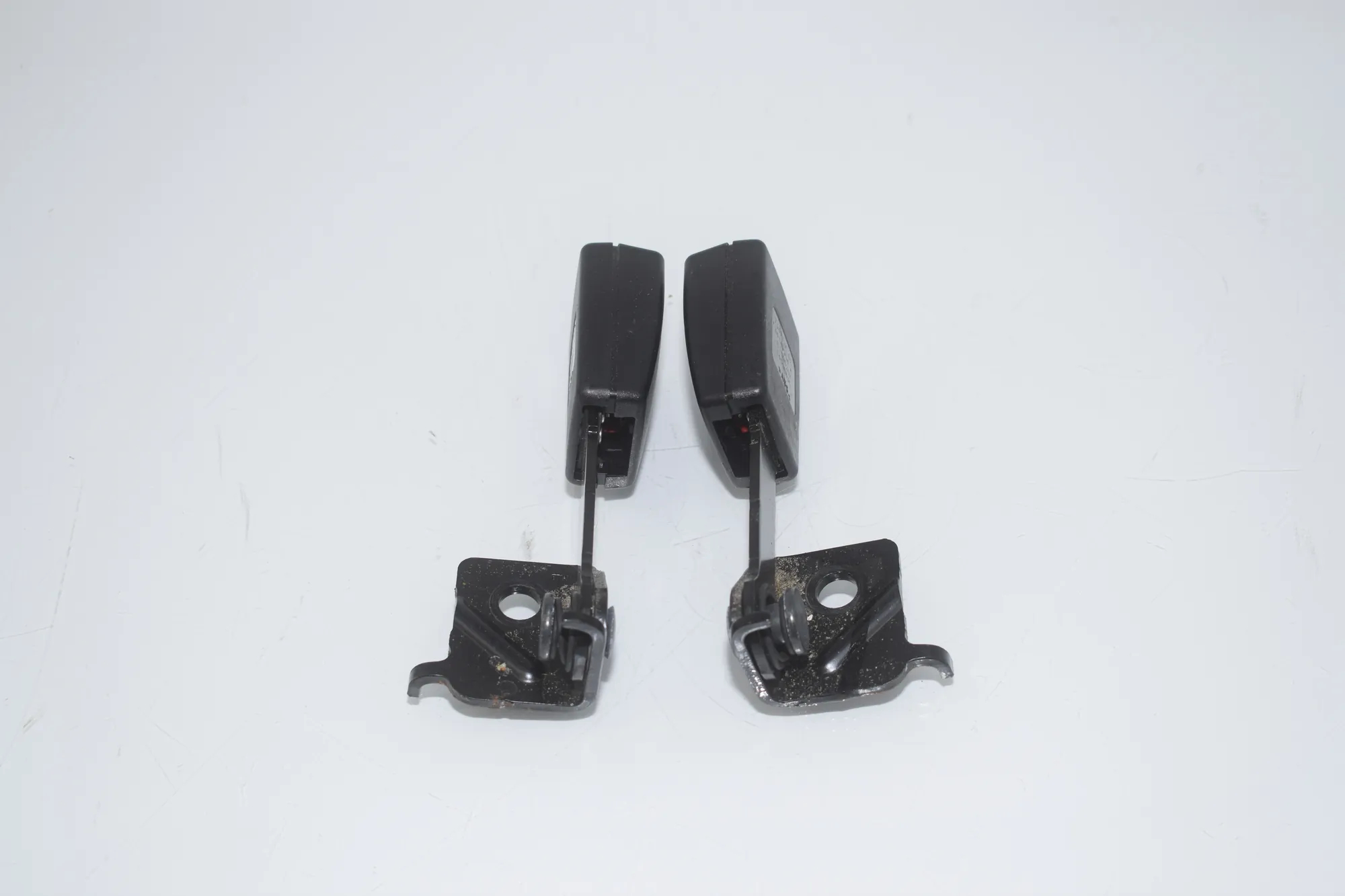 Rear Left Seat Buckle – OEM 7347726 · BMW i3 (I01) s Electric 2020