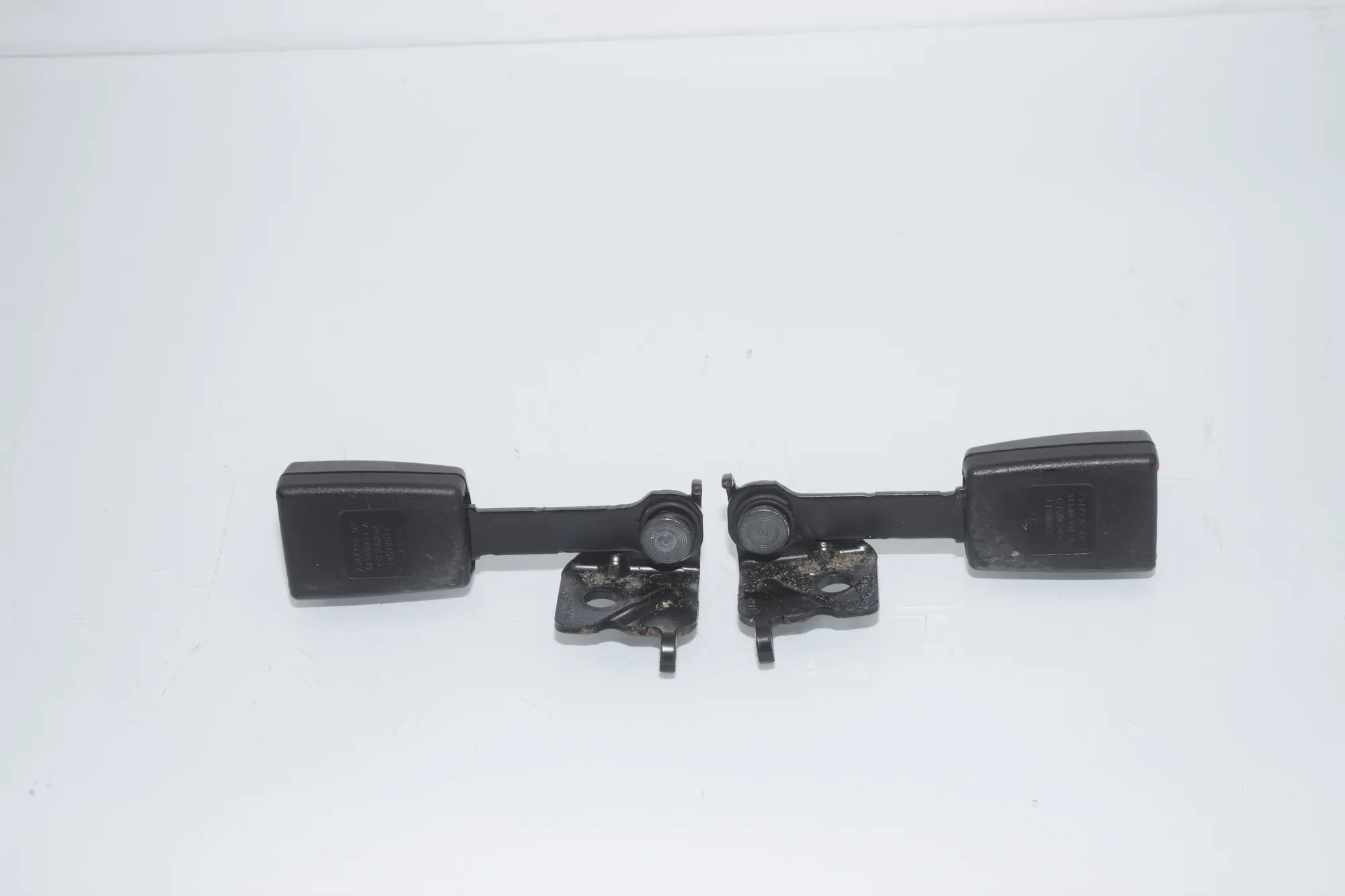 Rear Left Seat Buckle – OEM 7347726 · BMW i3 (I01) s Electric 2020 – 2