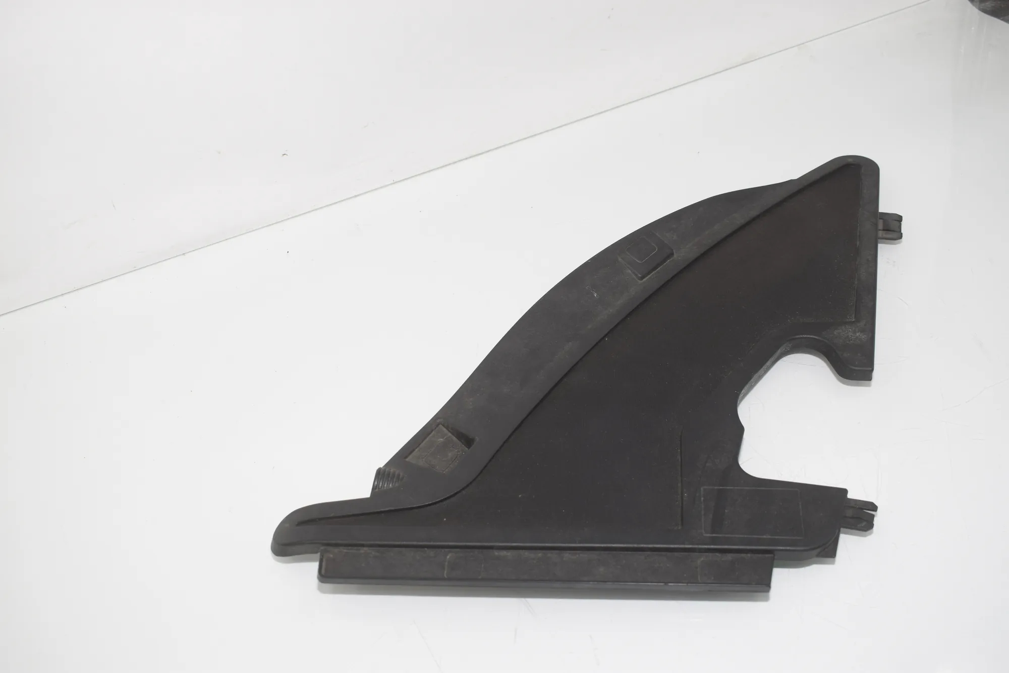 Front Wiper Cowl Trim – OEM 7333880 · BMW i3 (I01) s Electric 2020 – 2
