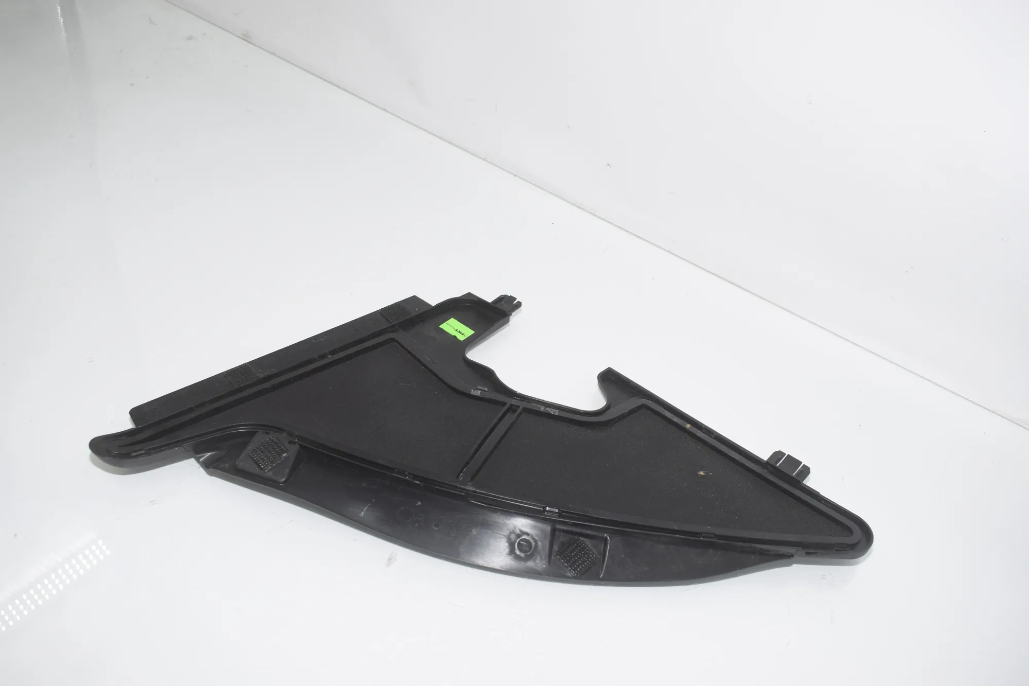 Front Wiper Cowl Trim – OEM 7333880 · BMW i3 (I01) s Electric 2020 – 4