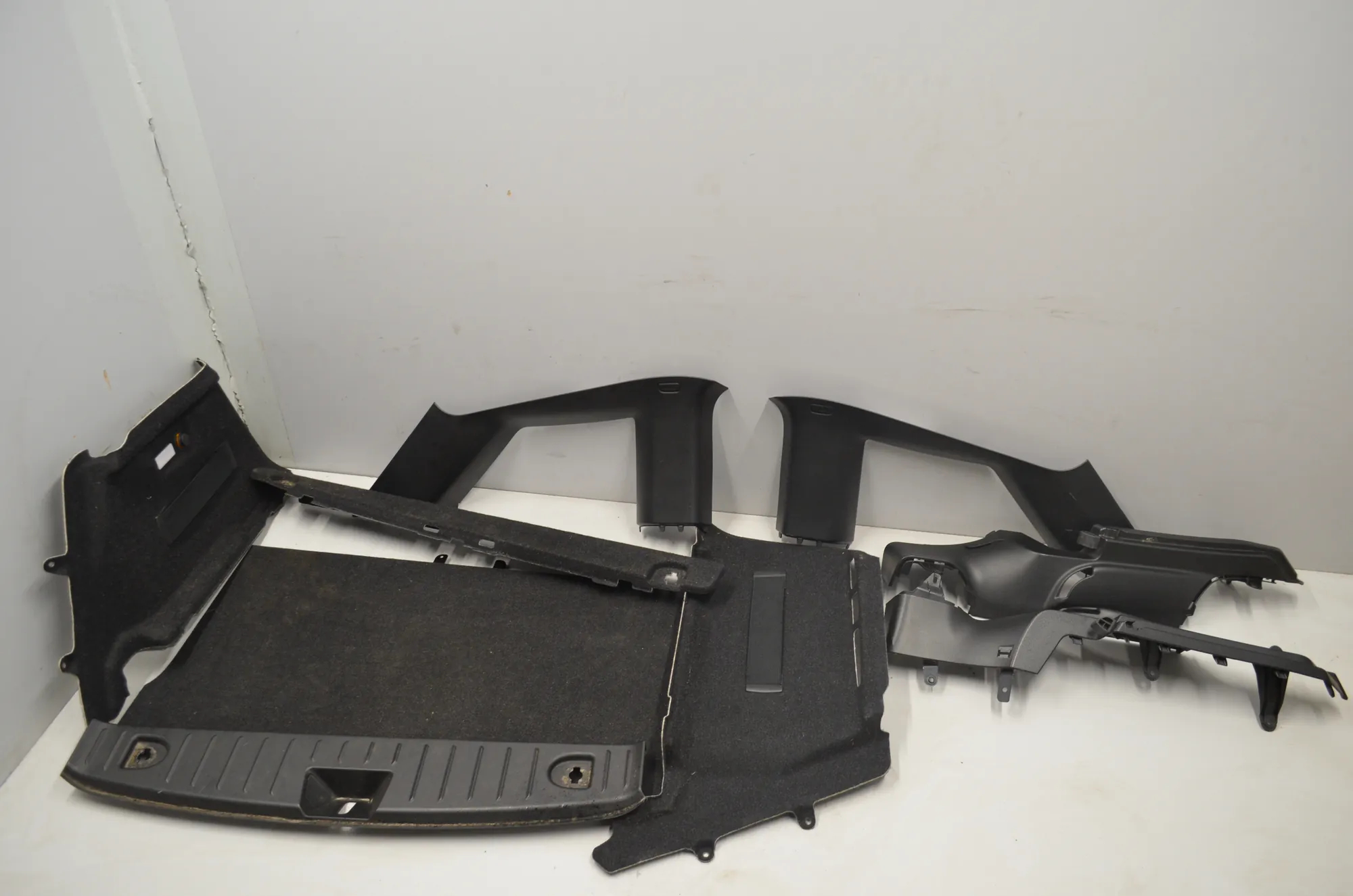 Trunk Trim Kit – OEM 7272383 · BMW i3 (I01) s Electric 2020