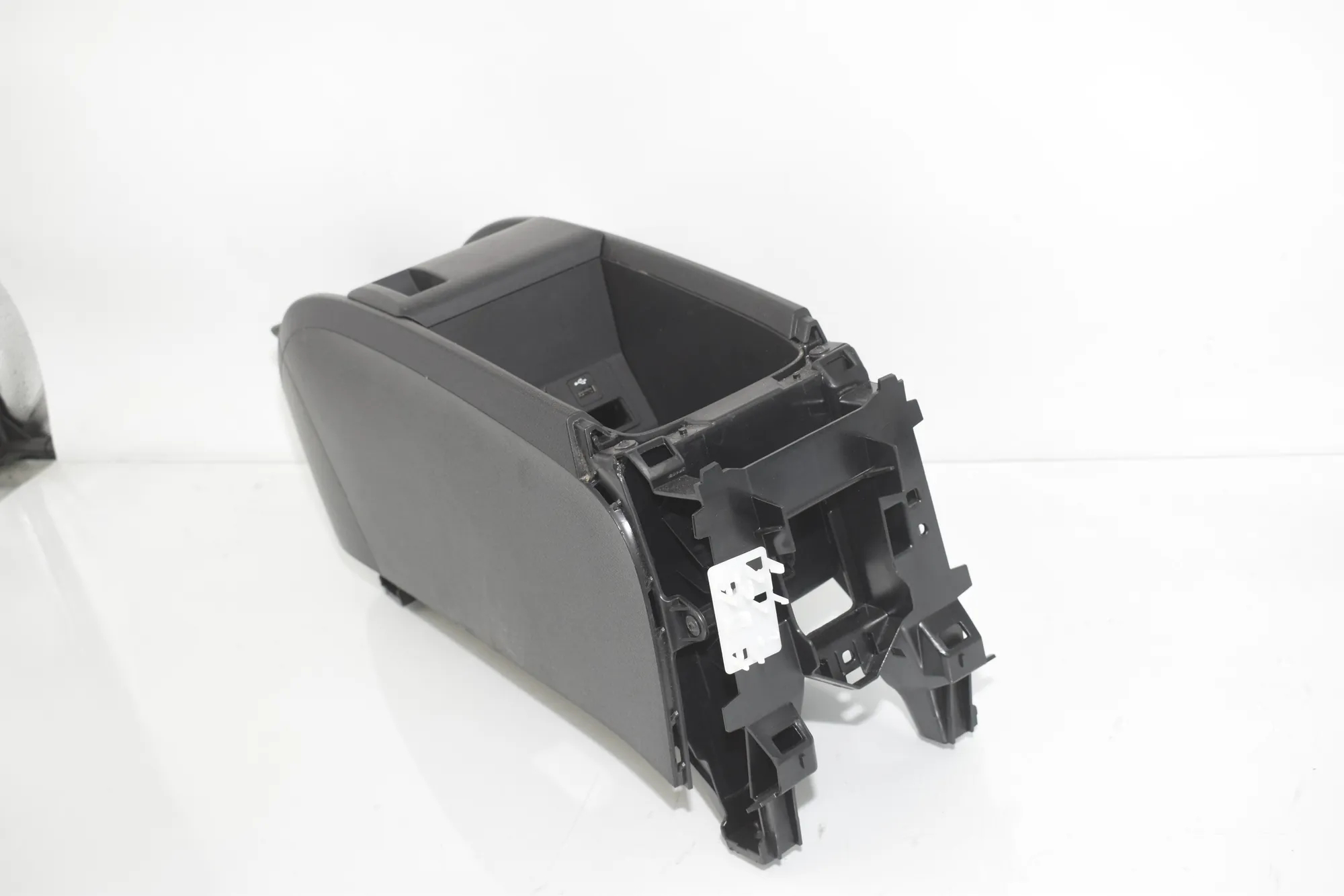 Center Console – OEM 9283166 · BMW i3 (I01) s Electric 2020 – 4