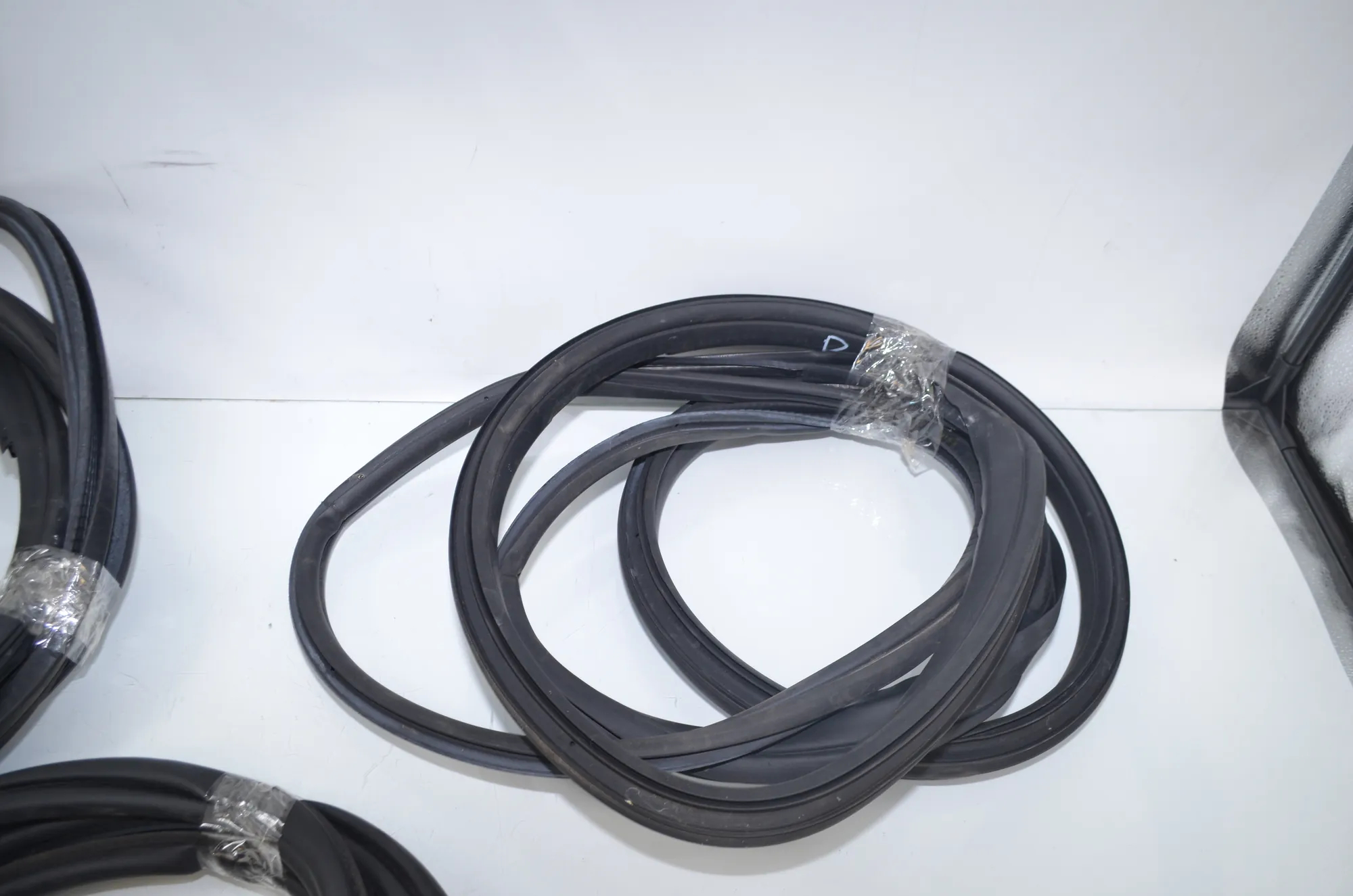 Front Left Door Seal Rubber – OEM 7361017 · BMW i3 (I01) s Electric 2020 – 3
