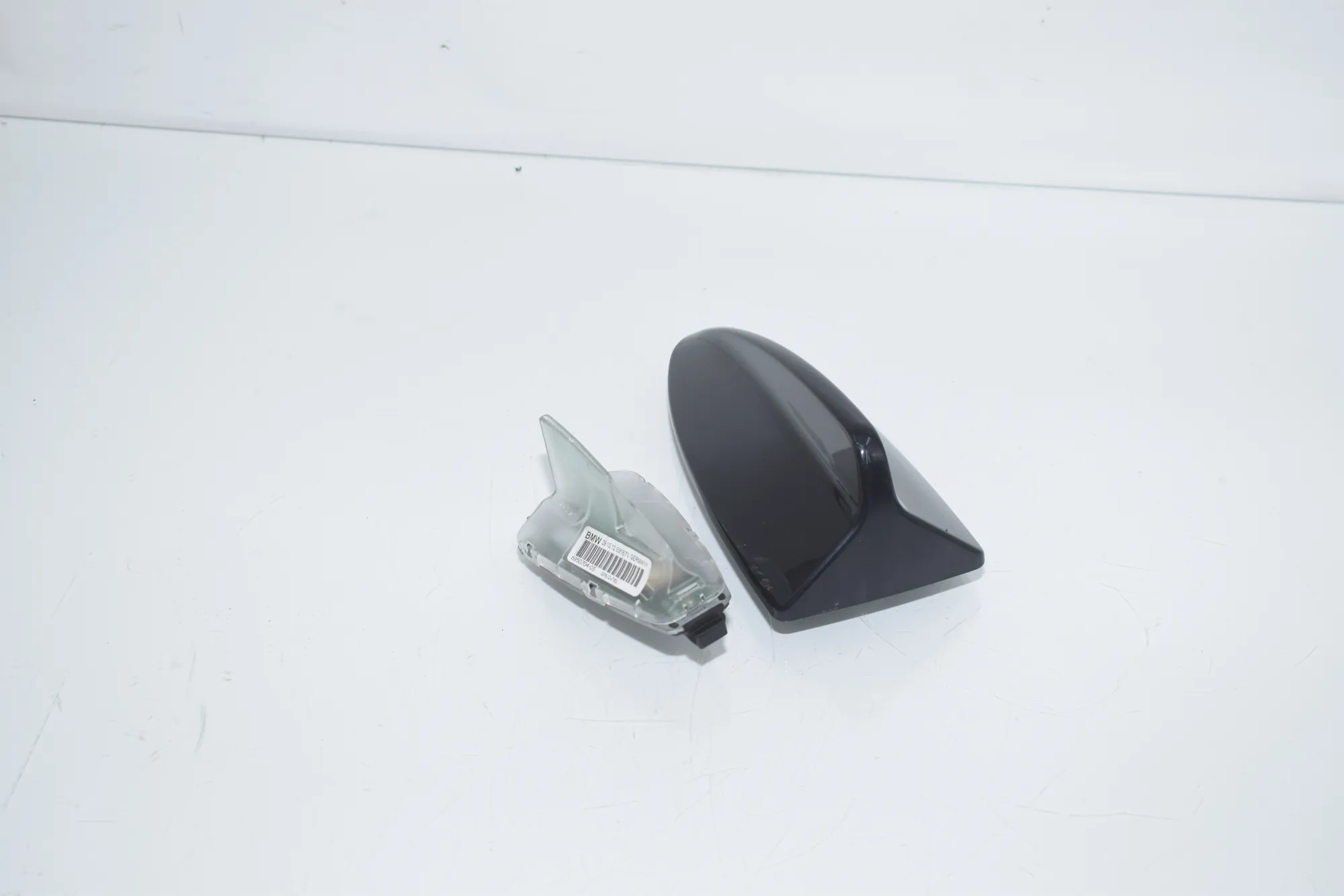 Antenna Trim – OEM 6950704 · BMW 5 Touring (F11) M 550 d xDrive 2012 – 2