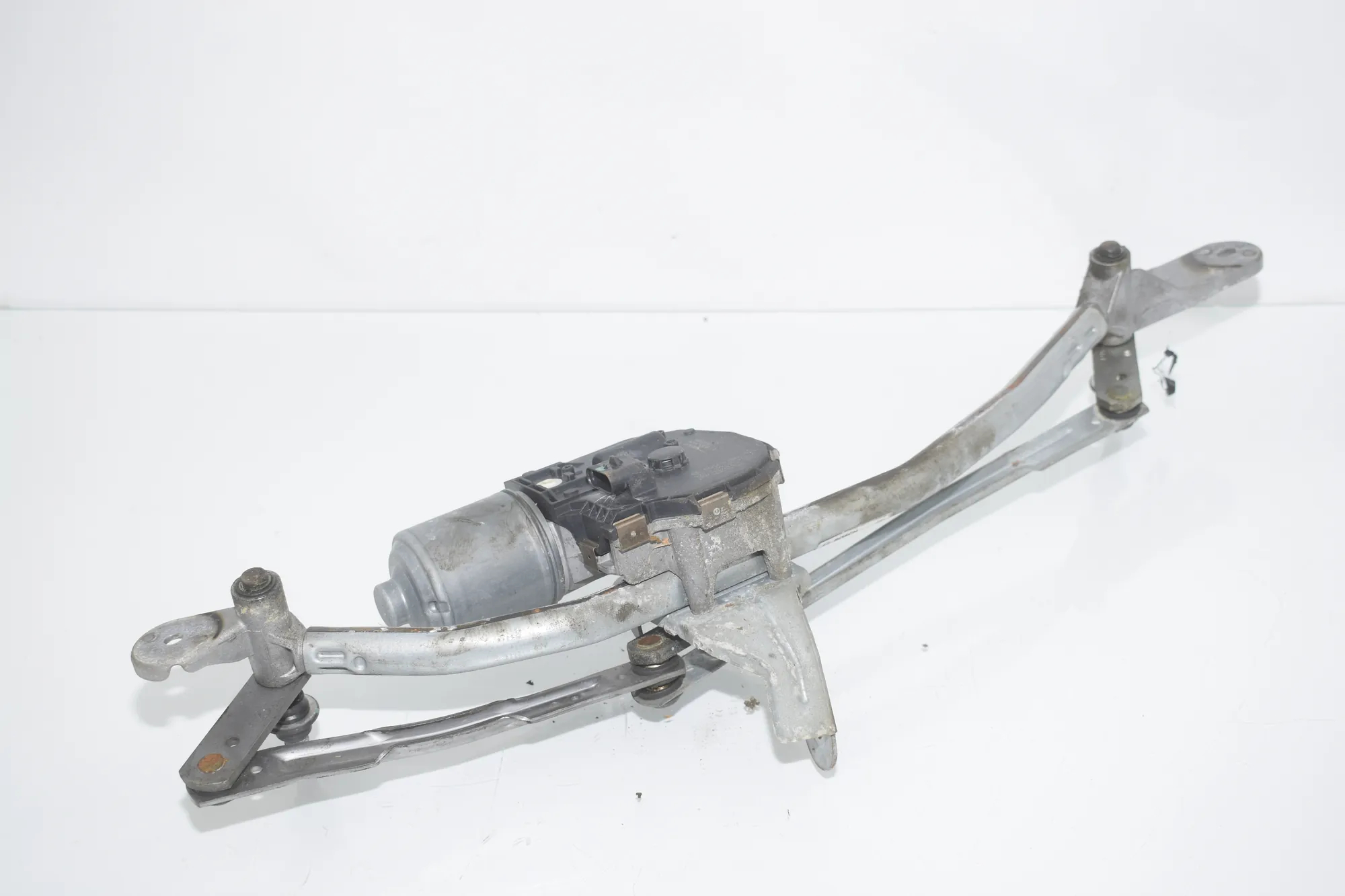 Front Windshield Wiper Mechanism – OEM 4899835 · BMW 5 Touring (F11) M 550 d xDrive 2012 – 3