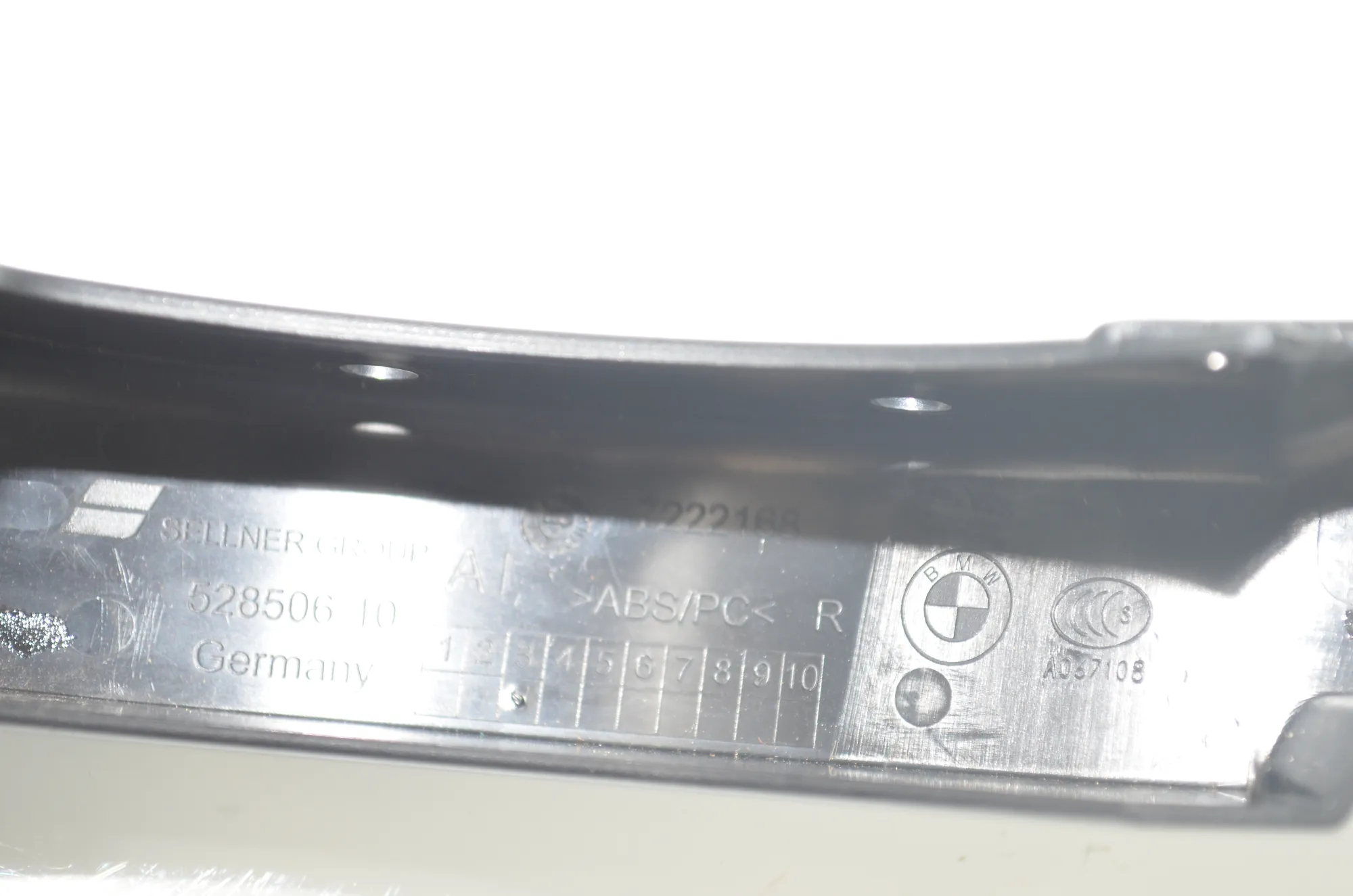 Hinge Trim – OEM 7222170 · BMW 5 Touring (F11) M 550 d xDrive 2012 – 5
