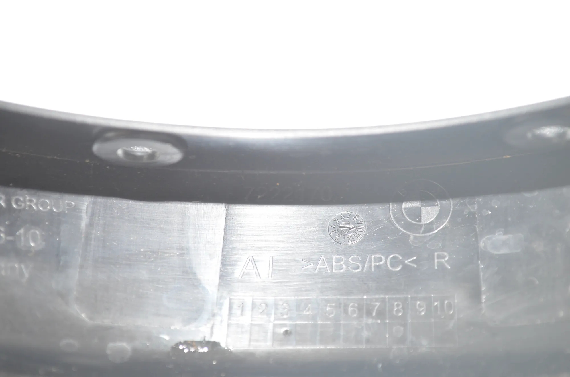 Hinge Trim – OEM 7222170 · BMW 5 Touring (F11) M 550 d xDrive 2012 – 4