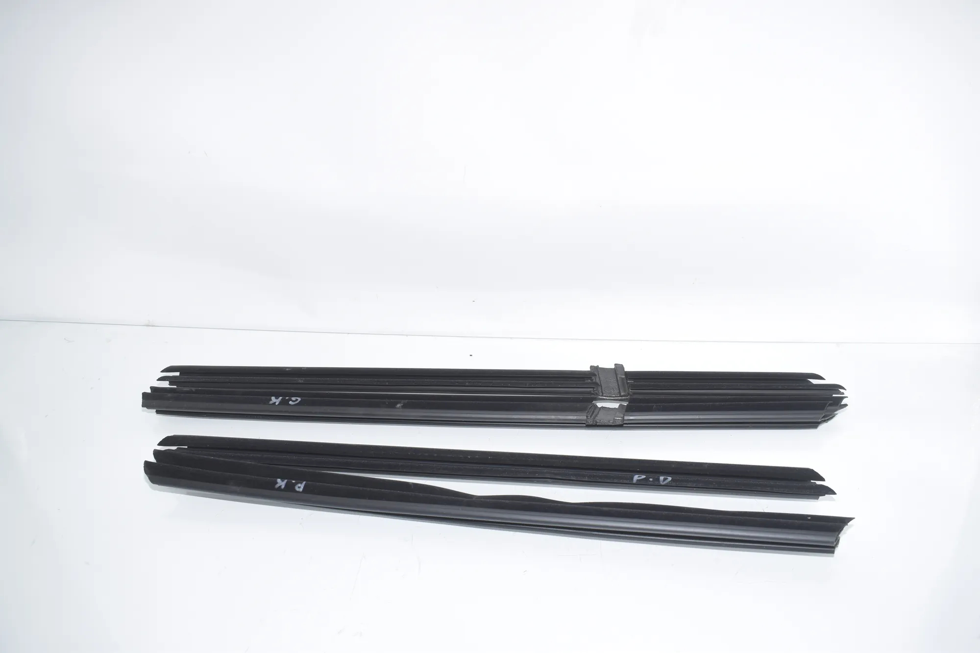 Front Left Door Window Strip – OEM 7182277 · BMW 5 Touring (F11) M 550 d xDrive 2012